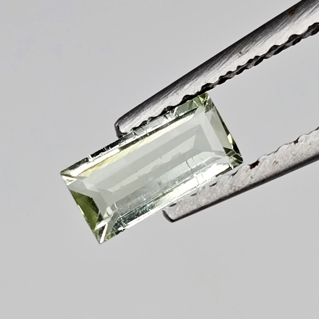 0.48 ct Natural Green Tourmaline: Gemstones: Natural Tourmaline /Carat Weights: 0.48 ct /Size or Dimensions: 6.30 X 3 X 2.30 mm