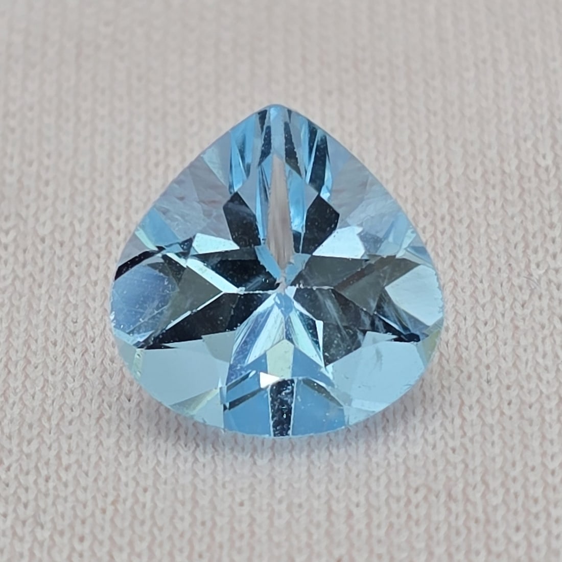 2.55 ct Natural Blue Topaz: Gemstones: Natural Blue Topaz /Carat Weights: 2.55 ct /Size or Dimensions: 8.70 X 8.70 X 5.30 mm /Treatment: Irradiated