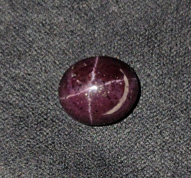 7.65 Ct Unheated Natural Star Garnet: Gemstones: Natural Star Garnet /Carat Weights: 7.65 ct /Size or Dimensions: 11.40 X 9.70 X 6 mm /Treatment: None