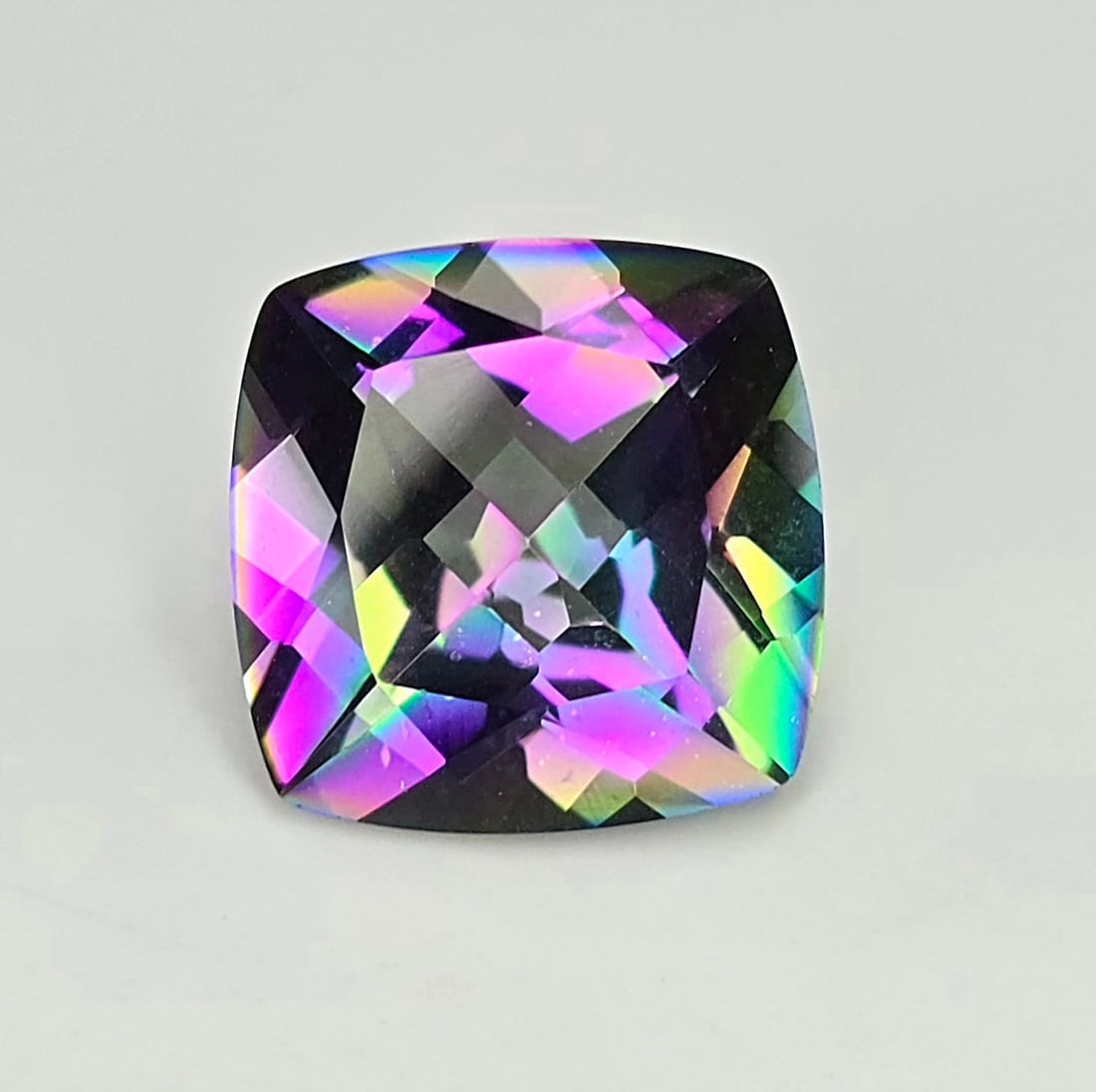 16.87 ct "Top Qulaity" Natural Rainbow Mystic Quartz: Gemstones: Natural Mystic Quartz /Carat Weights: 16.87 ct /Size or Dimensions: 15.90 X 15.90 X 11.40 mm /Treatment: Coated