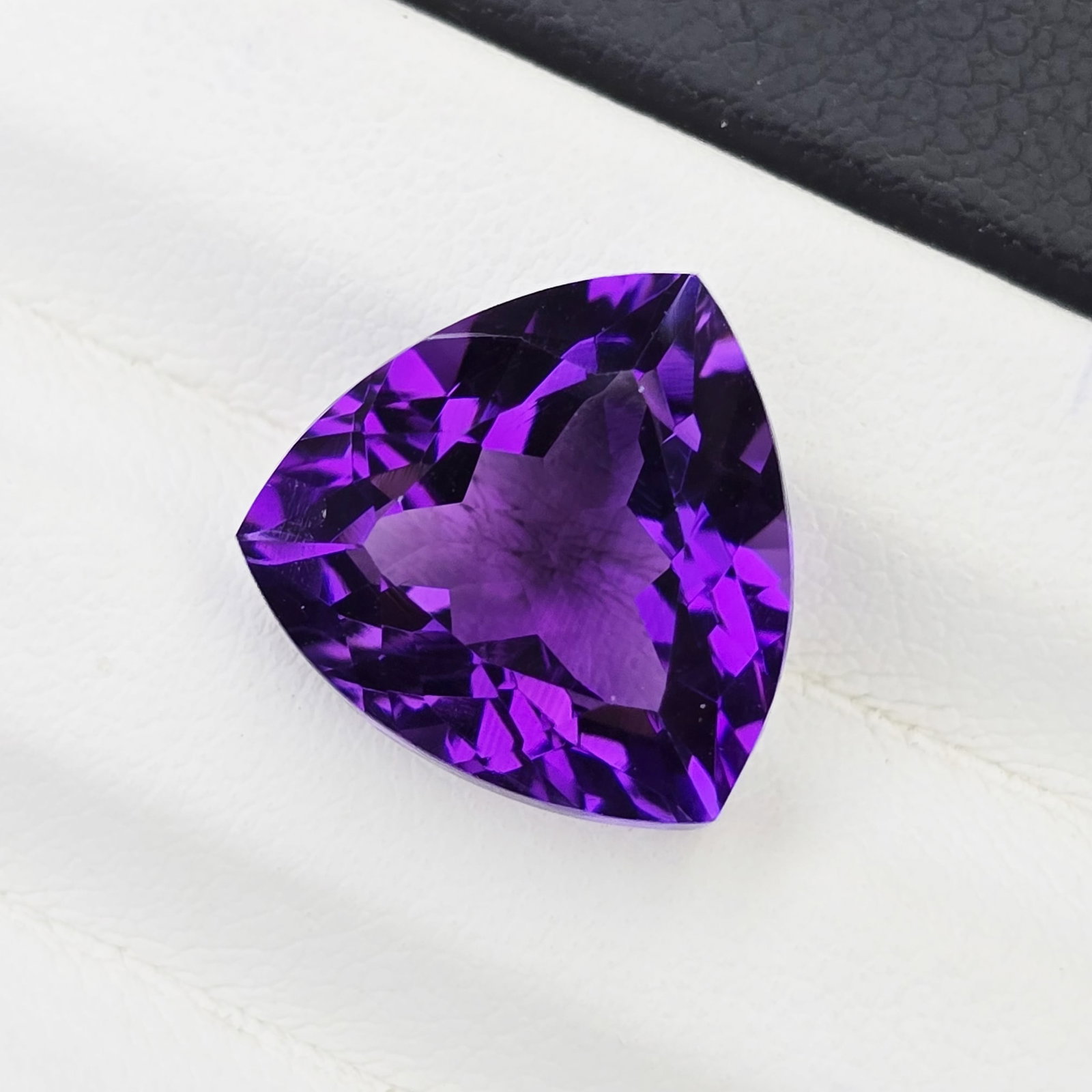 7.28 Ct "Top Quality" Natural Deep Purple African Amethyst: Gemstones: Natural Amethyst /Carat Weights: 7.28 Ct /Size or Dimensions: 13 X 12.80 X 8.30 mm / Treatment: No