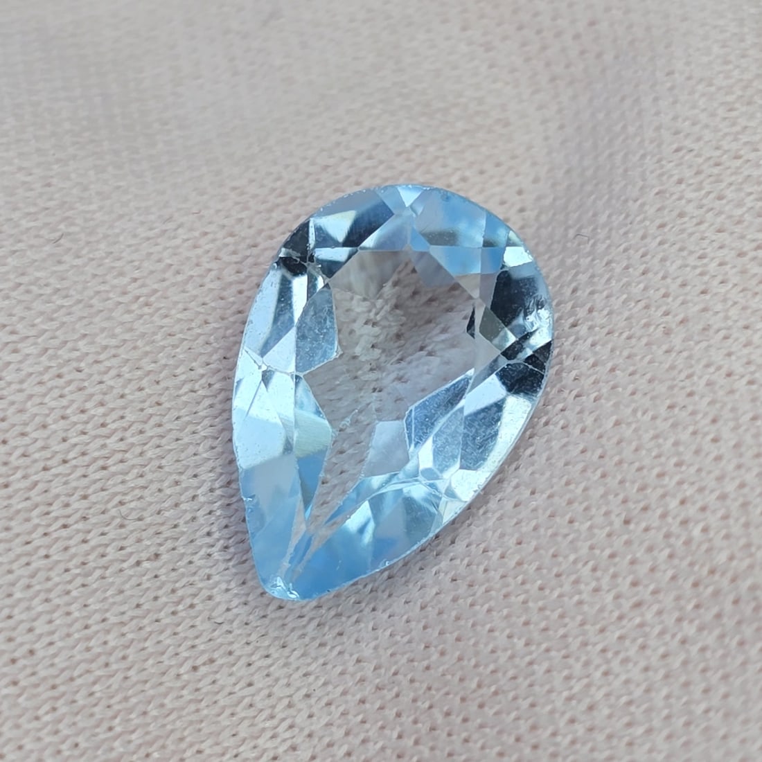 2.58 ct Natural Blue Topaz: Gemstones: Natural Blue Topaz /Carat Weights: 2.58 ct /Size or Dimensions: 11.40 X 7.80 X 4.20 mm /Treatment: Irradiated