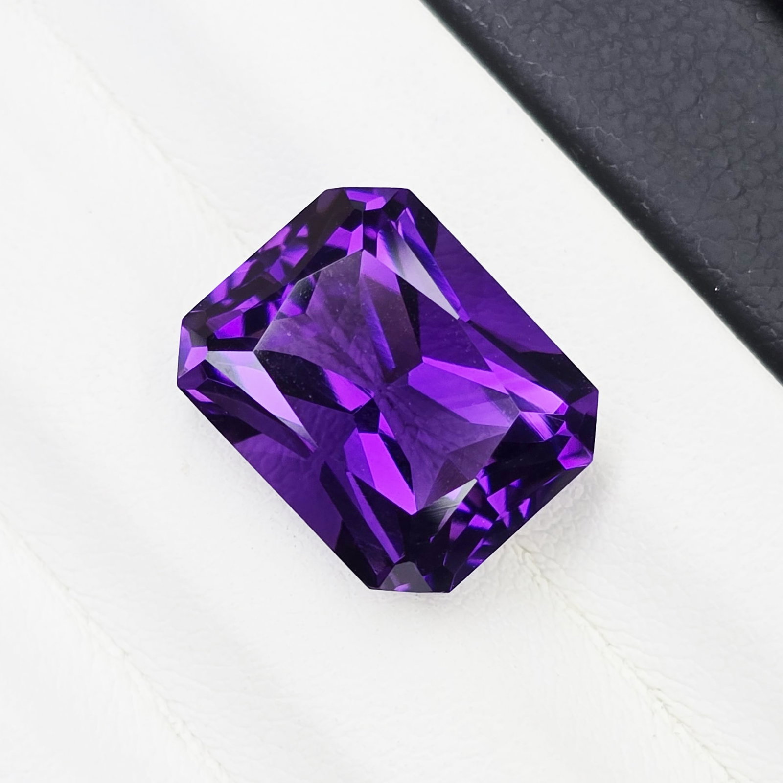 8.04 Ct "Top Quality" Natural Deep Purple African Amethyst: Gemstones: Natural Amethyst /Carat Weights: 8.04 Ct /Size or Dimensions: 13.30 X 10.60 X 8.50 mm / Treatment: No