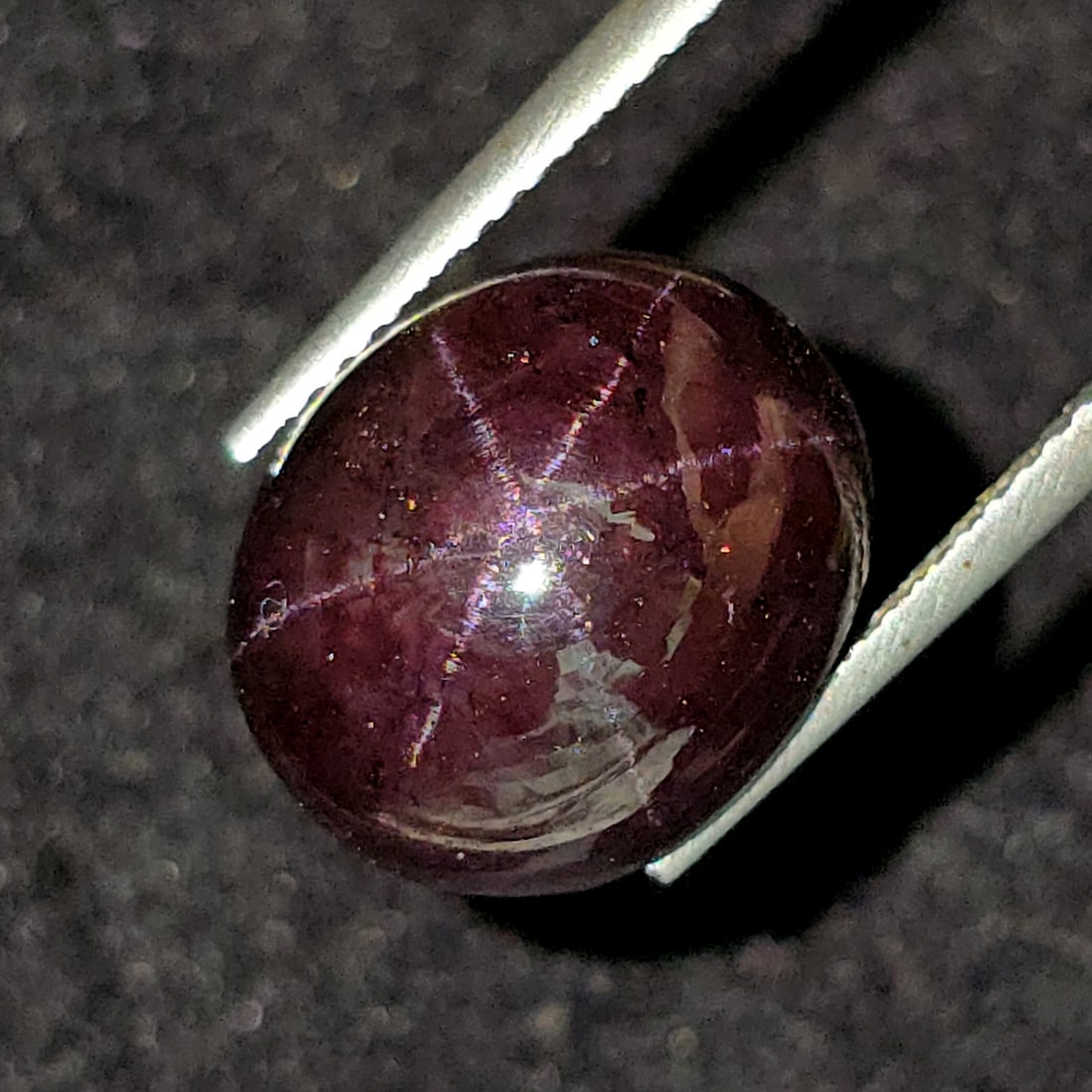 14.50 Ct Unheated Natural Star Garnet: Gemstones: Natural Star Garnet /Carat Weights: 14.50 ct /Size or Dimensions: 13.50 X 11.30 X 8.20 mm /Treatment: None