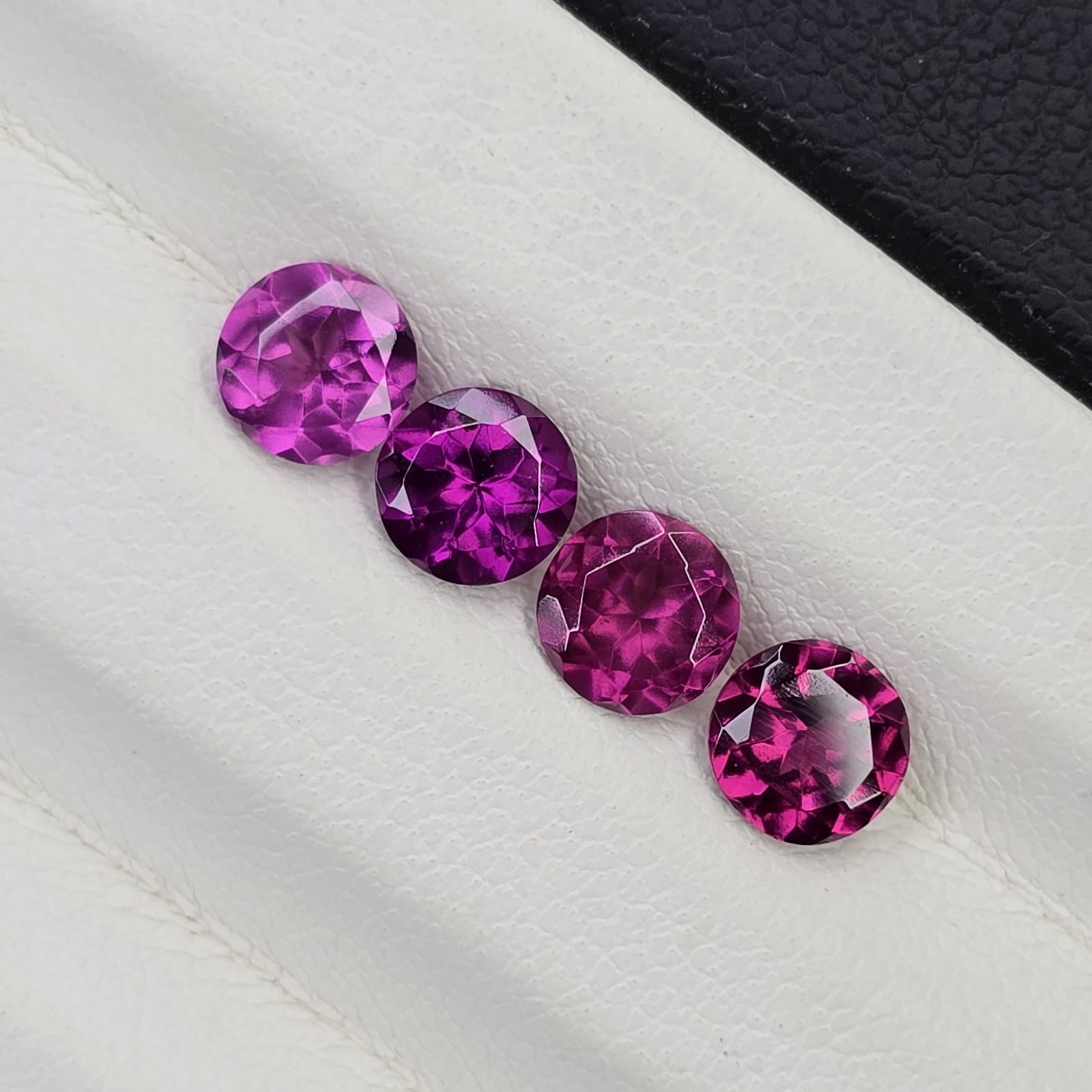 2.61 Ct Natural Rhodolite Garnet Round Set (1 of 2)