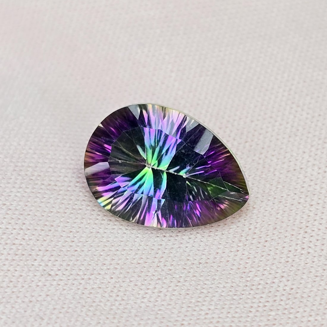 6.59 ct "Top Qulaity" Natural Rainbow Mystic Quartz Concave: Gemstones: Natural Mystic Quartz /Carat Weights: 6.59 ct /Size or Dimensions: 14 X 10 X 6.80 mm /Treatment: Coated