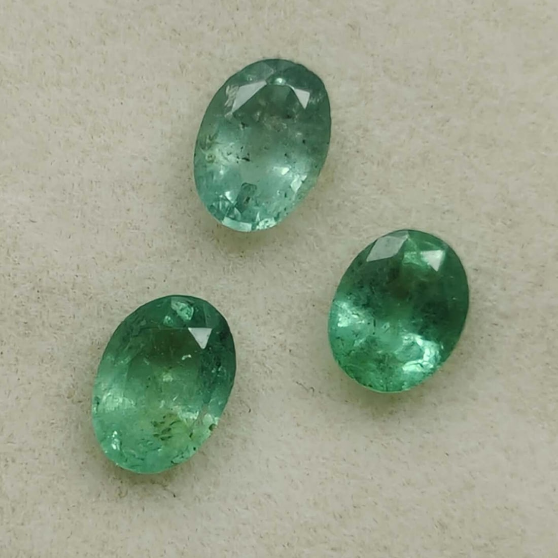 0.55 ct Natural Zambian Emerald Oval Set (1 of 2)