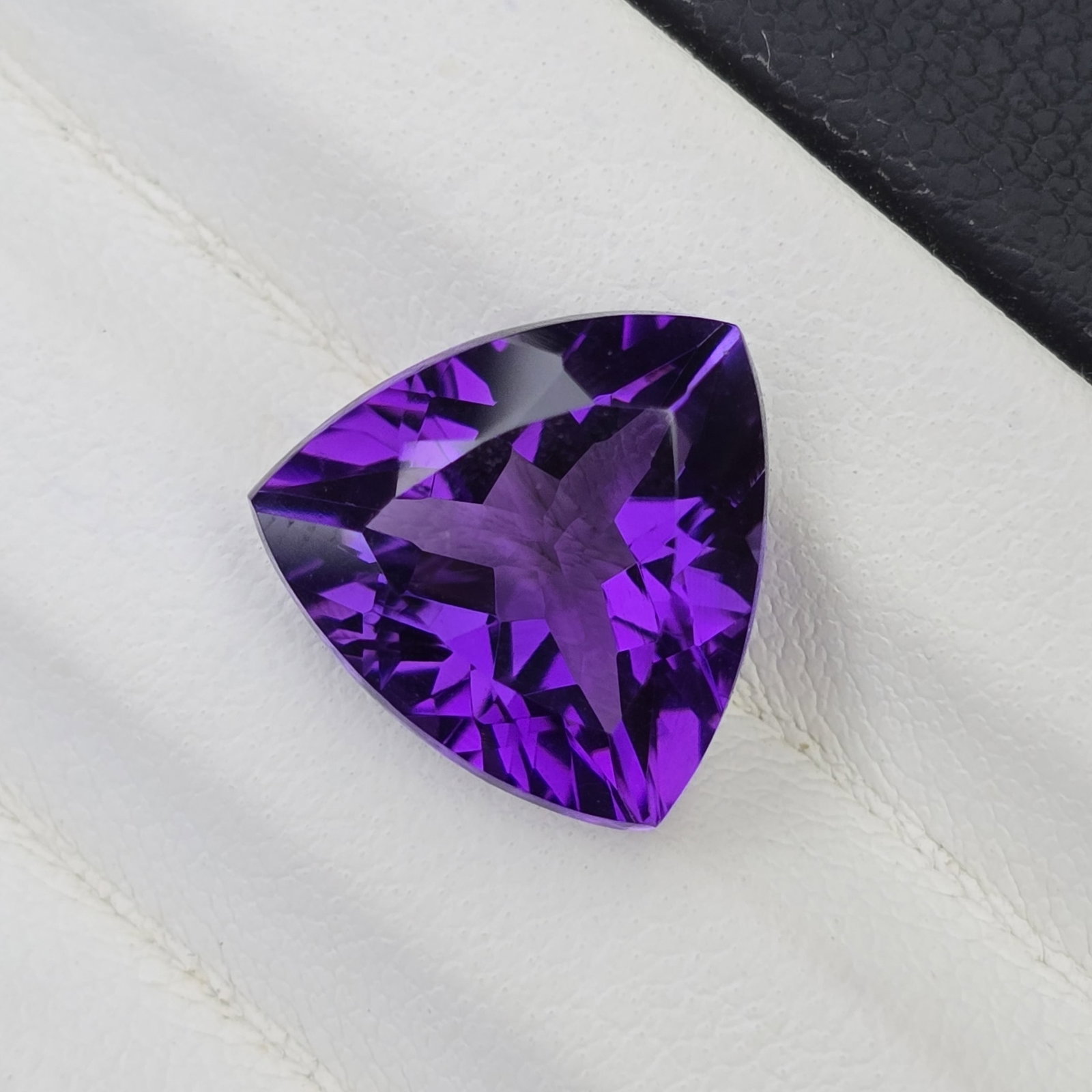 4.40 Ct "Top Quality" Natural Deep Purple African Amethyst: Gemstones: Natural Amethyst /Carat Weights: 4.40 Ct /Size or Dimensions: 11.70 X 11.70 X 6.60 mm / Treatment: No