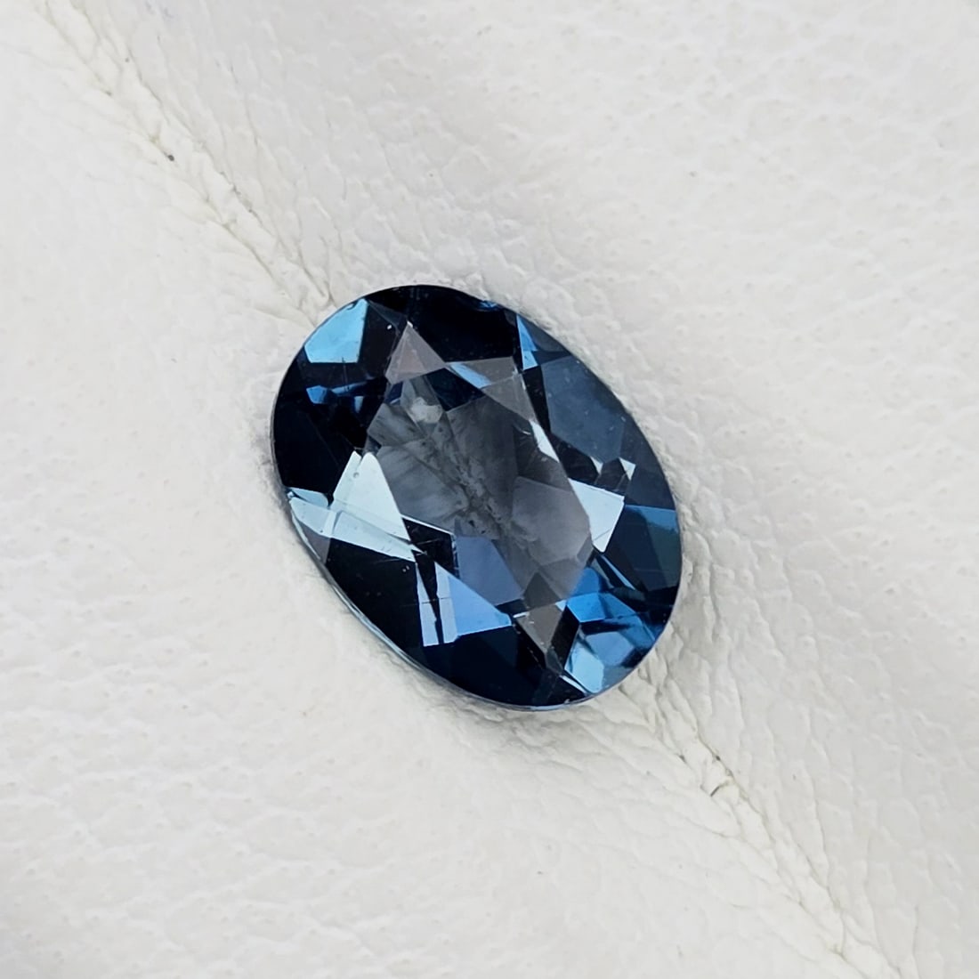 0.84 ct Natural London Blue Topaz: Gemstones: Natural london Blue Topaz /Carat Weights: 0.84 ct /Size or Dimensions: 7 X 5 X 3 mm