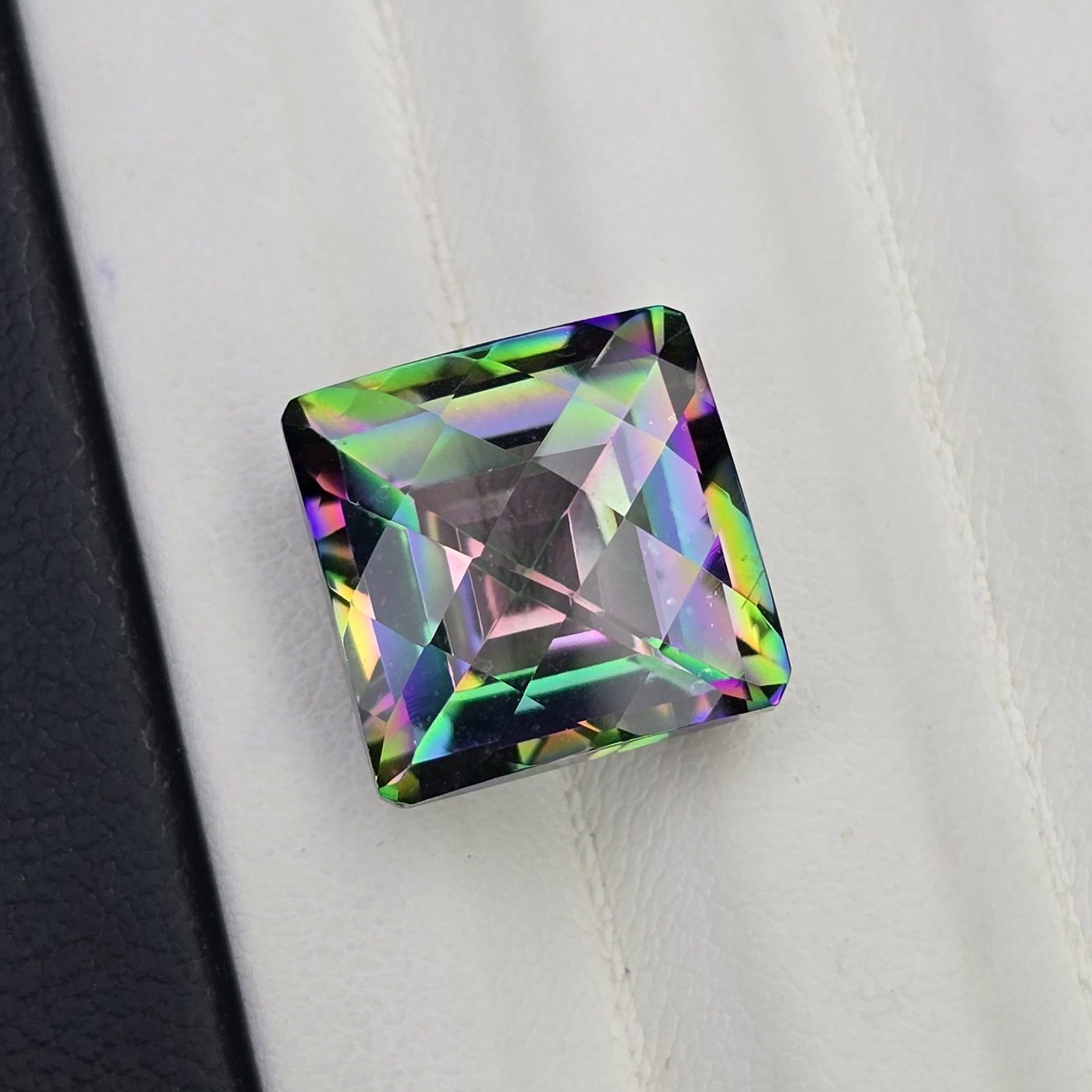 7.56 ct "Top Qulaity" Natural Rainbow Mystic Quartz: Gemstones: Natural Mystic Quartz /Carat Weights: 7.56 ct /Size or Dimensions: 12 X 12 X 7.30 mm /Treatment: Coated