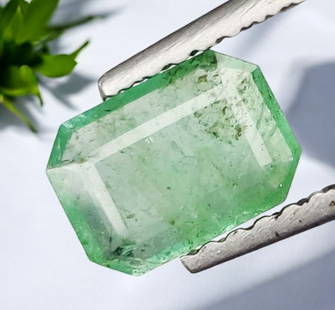 0.65 ct Natural Zambian Emerald: Gemstones: Natural Emerald /Carat Weights: 0.65 ct /Size or Dimensions: 6.80 X 4.90 X 2.25 mm Approx /Treatment : Colorless Oil