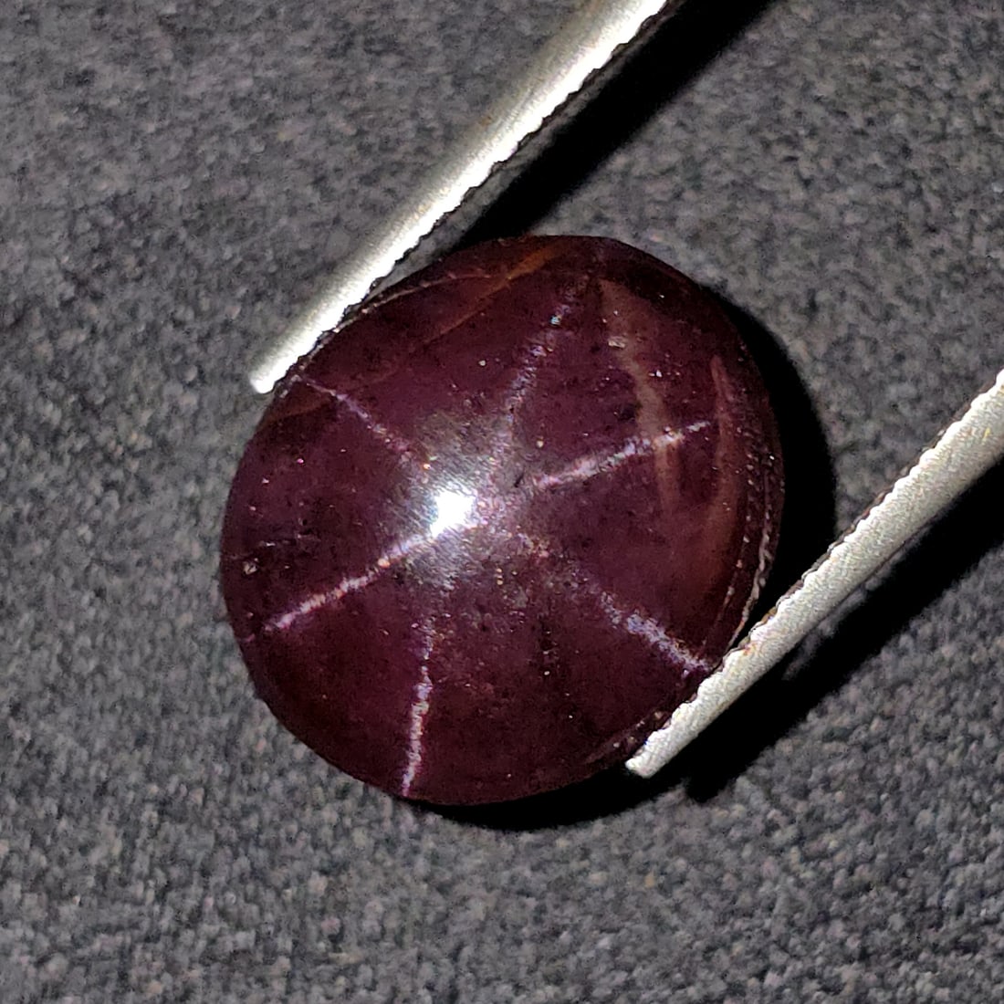 11.15 Ct Unheated Natural Star Garnet: Gemstones: Natural Star Garnet /Carat Weights: 11.15 ct /Size or Dimensions: 13.90 X 11.80 X 6.30 mm /Treatment: None