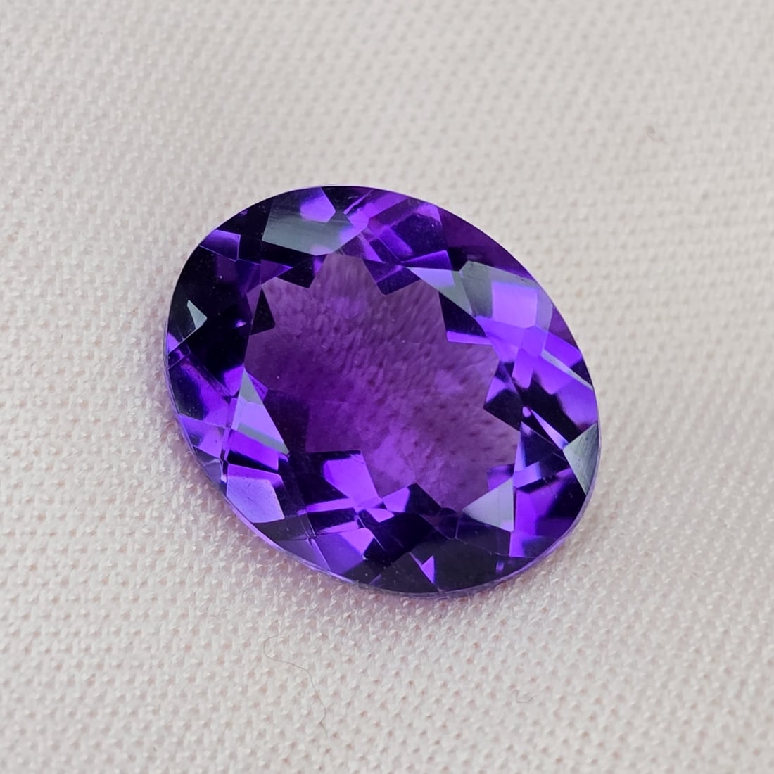 5.43 ct "Top Quality" Natural Deep Purple African Amethyst: Gemstones: Natural African Amethyst /Carat Weights: 5.43 ct /Size or Dimensions: 13.40 X 10.80 X 6.60 mm /Origin : Africa