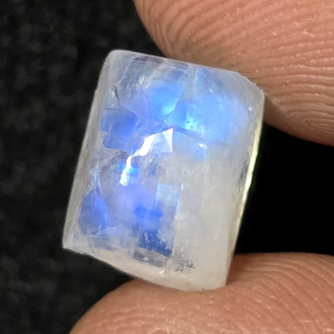4.58 Ct "Top Quality" Natural Royal Blue Moonstone: Gemstones: Natural Blue Moonstone /Carat Weights: 4.58 Ct /Size or Dimensions: 9.70 X 7.40 X 7 mm