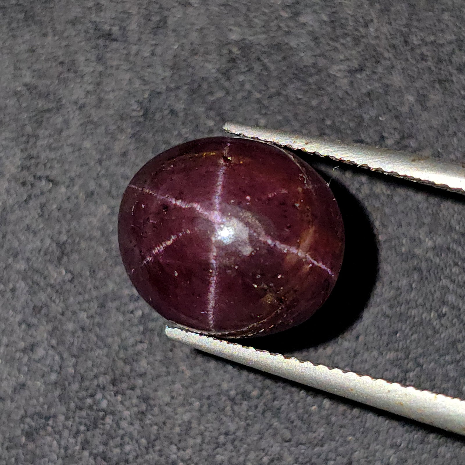10.35 Ct Unheated Natural Star Garnet: Gemstones: Natural Star Garnet /Carat Weights: 10.35 ct /Size or Dimensions: 13.20 X 11.40 X 6 mm /Treatment: None
