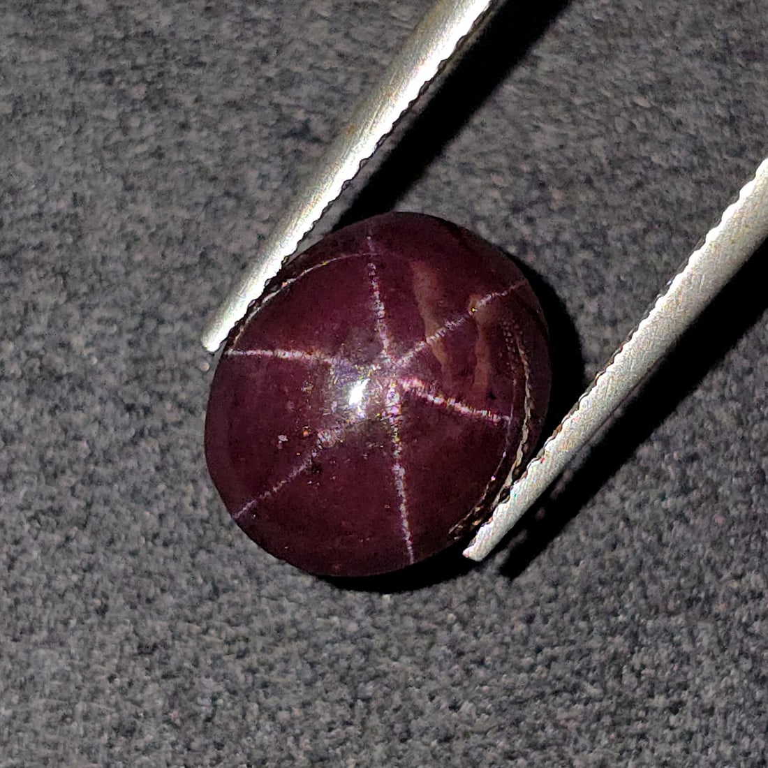 7.77 Ct Unheated Natural Star Garnet: Gemstones: Natural Star Garnet /Carat Weights: 7.77 ct /Size or Dimensions: 11.80 X 9.90 X 6 mm /Treatment: None
