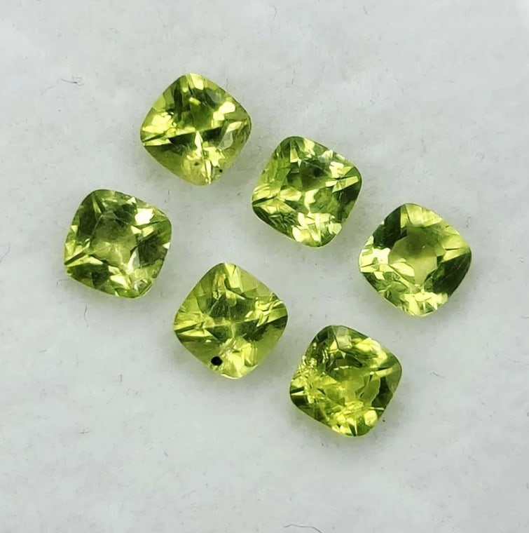 2 ct Natural Pakistan Peridot Set: Gemstones: Natural Peridot /Carat Weights: 2 ct /Size or Dimensions: 4 mm /Treatment: No