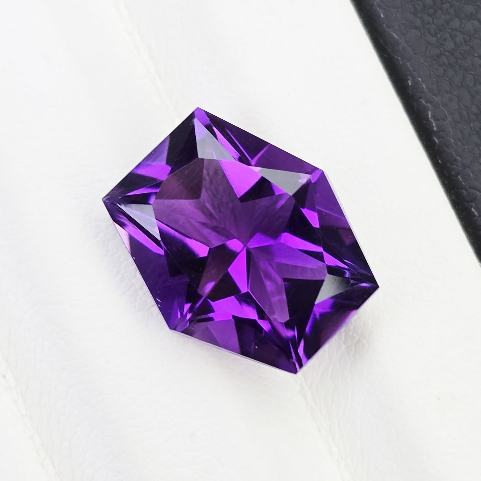 5.41 Ct "Top Quality" Natural Deep Purple African Amethyst: Gemstones: Natural Amethyst /Carat Weights: 5.41 Ct /Size or Dimensions: 12.90 X 10.90 X 7.20 mm / Treatment: No