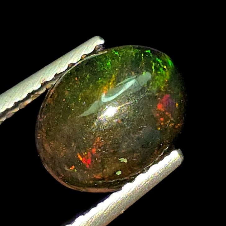 0.95 Ct "Play Of Colors" Natural Black Opal: Gemstones: Natural Black Fire Opal /Carat Weights: 0.95 ct /Size or Dimensions: 8.80 X 6.90 X 3.30 mmTreatment: Heated