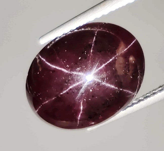 10.65 Ct Unheated Natural Star Garnet: Gemstones: Natural Star Garnet /Carat Weights: 10.65 ct /Size or Dimensions: 14 X 10.80 X 6.20 mm /Treatment: None