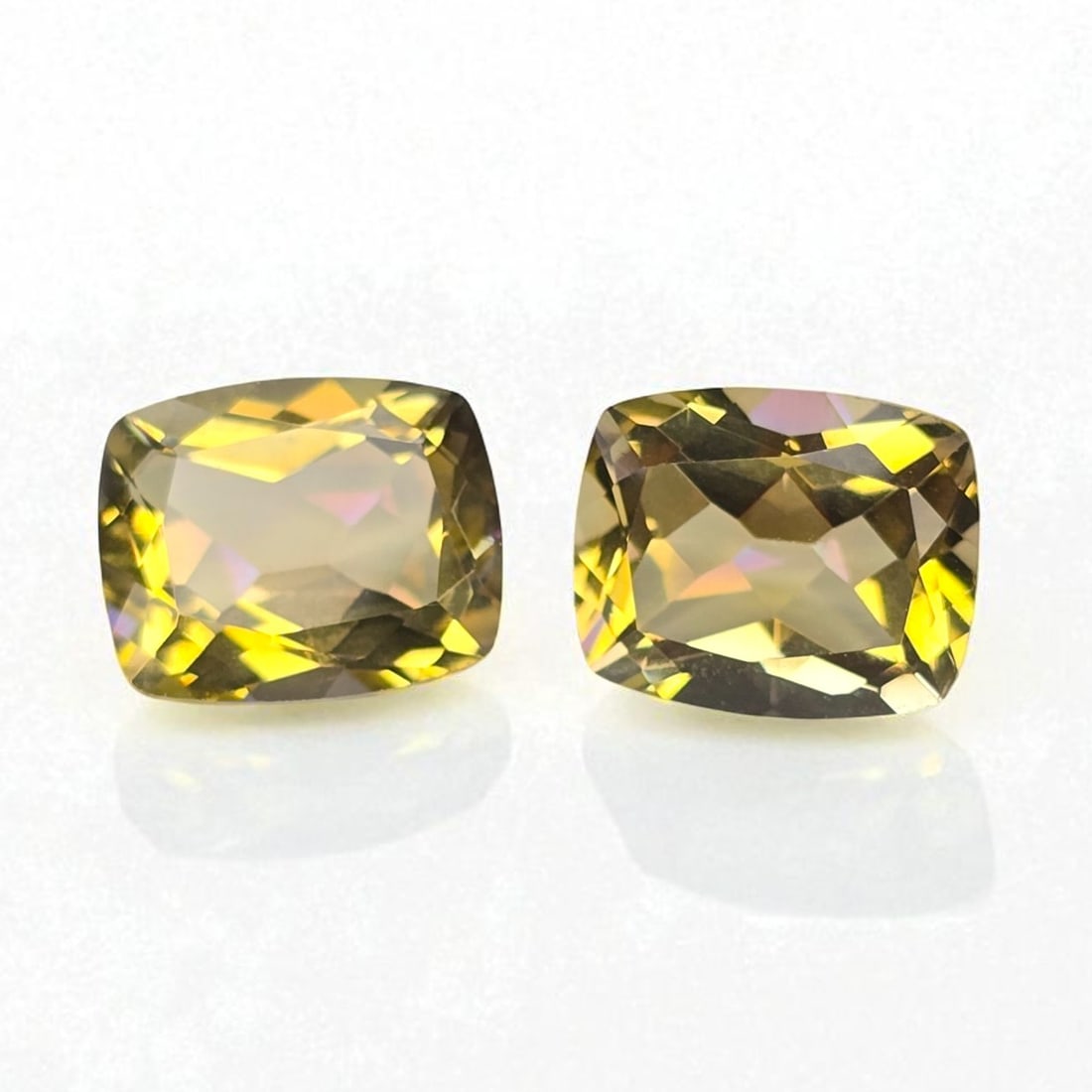 8.06 ct "Top Qulaity" Natural Yellow Mystic Quartz Pair: Gemstones: Natural Mystic Quartz /Carat Weights: 8.06 ct /Size or Dimensions: 11.20 X 9.20 X 5.80 mm /Treatment: Coated