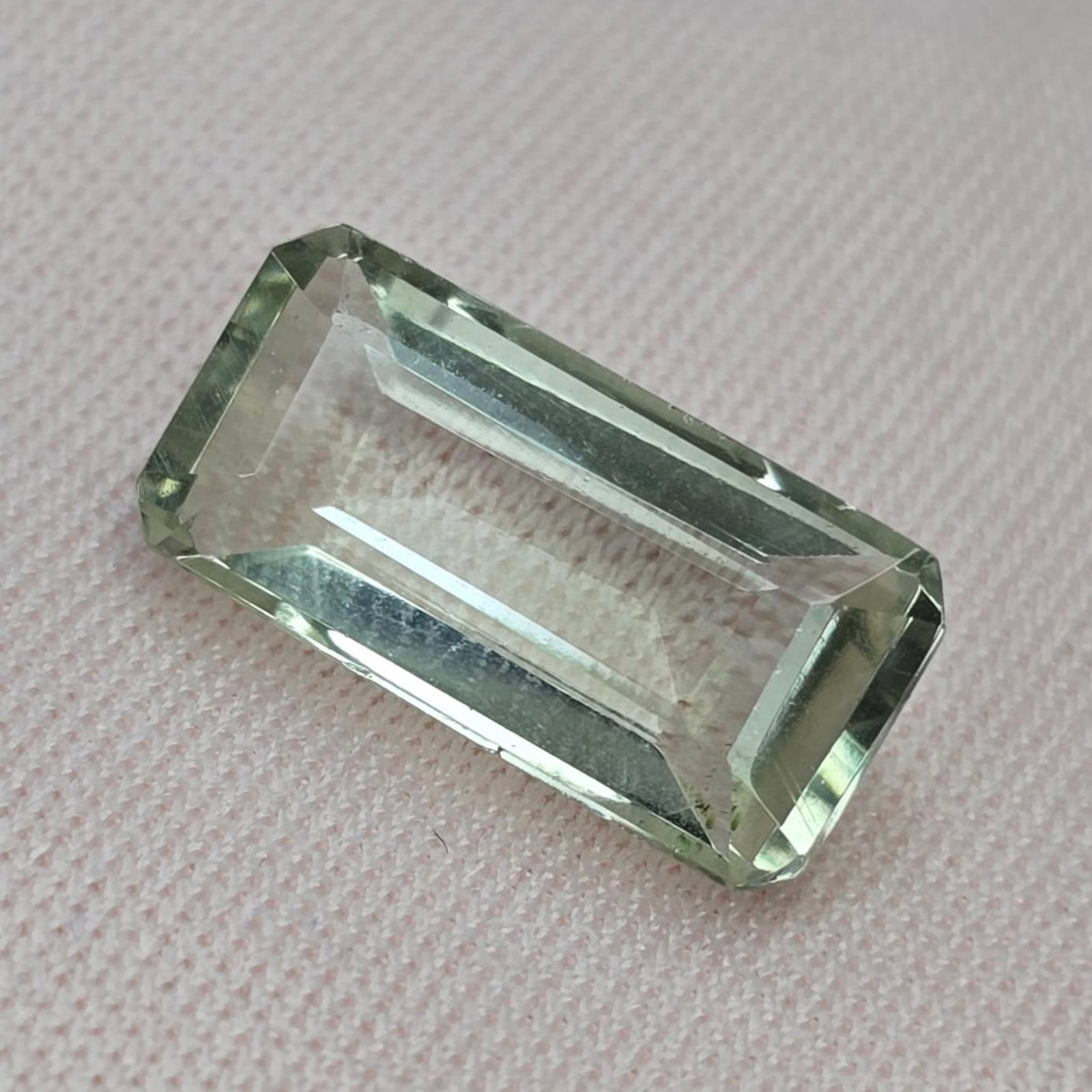 4.08 Ct "Top Quality" Natural Green Amethyst: Gemstones: Natural Green Amethyst /Carat Weights: 4.08 Ct /Size or Dimensions: 14 X 7 X 5 mm / Treatment: Heated