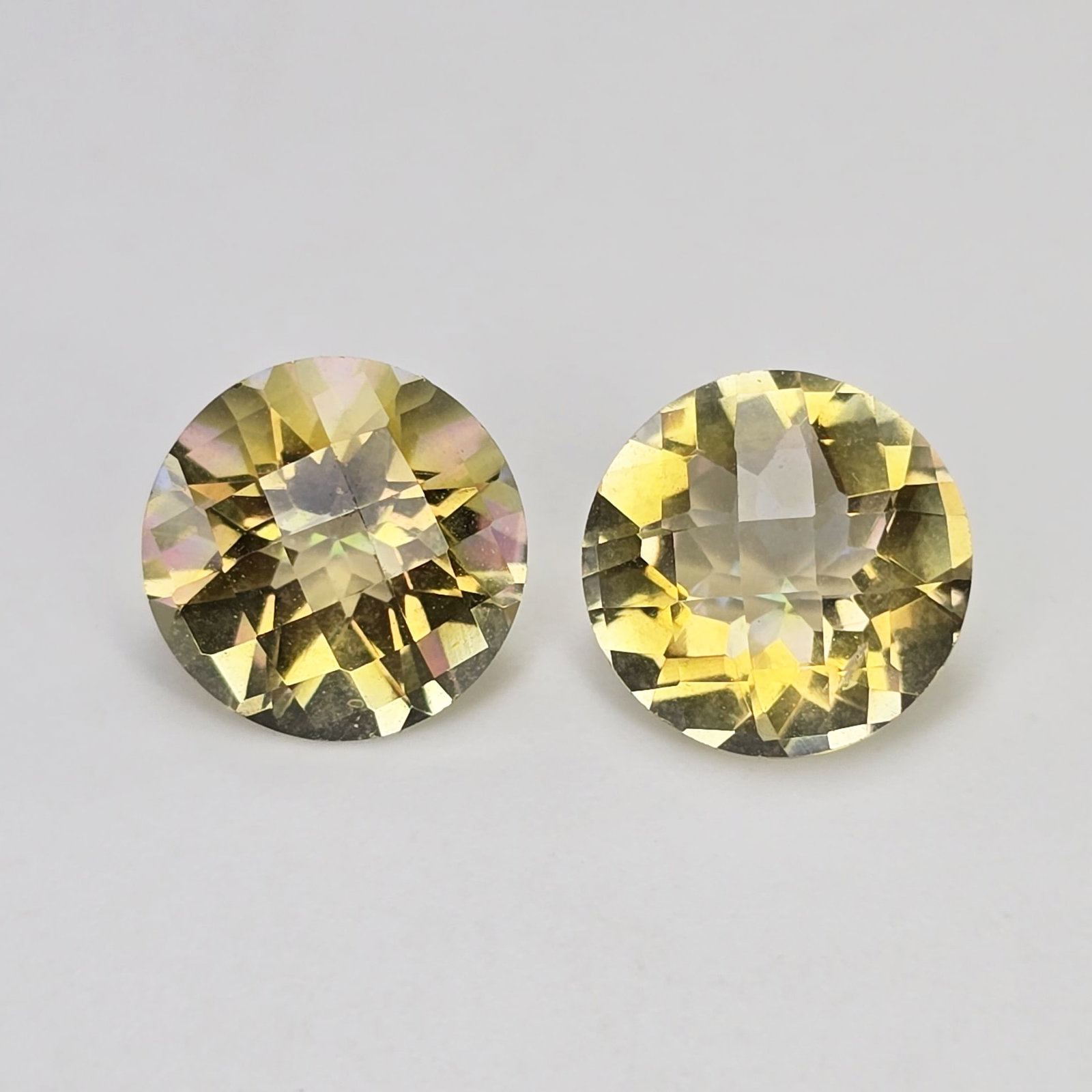 6 ct "Top Qulaity" Natural Yellow Mystic Quartz Pair: Gemstones: Natural Mystic Quartz /Carat Weights: 6 ct /Size or Dimensions: 10 X 10 mm /Treatment: Coated