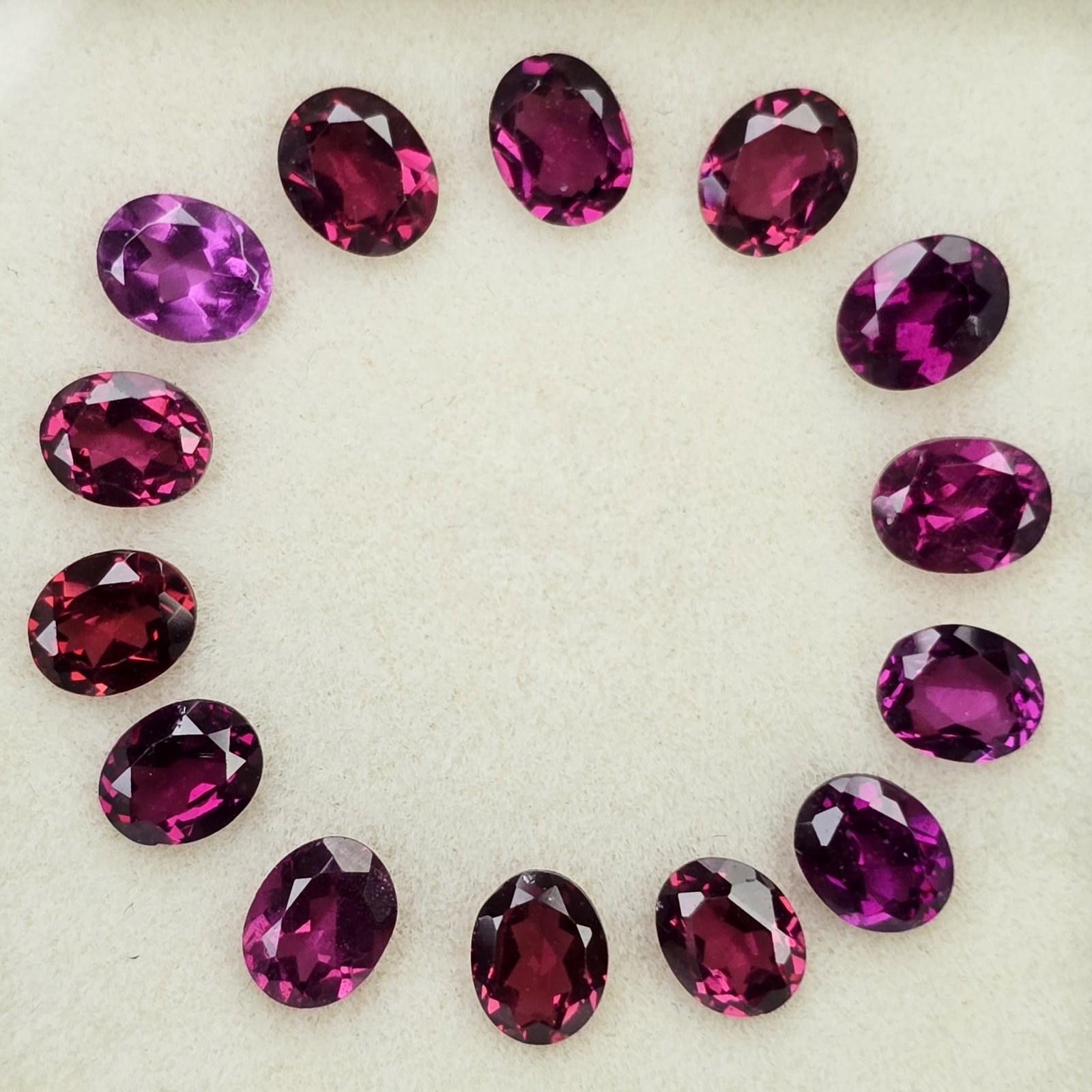 5.67 Ct Natural Rhodolite Garnet Oval Set: Gemstones: Rhodolite Garnet /Carat Weights: 5.67 ct /Size or Dimensions: 5 X 4 mm /