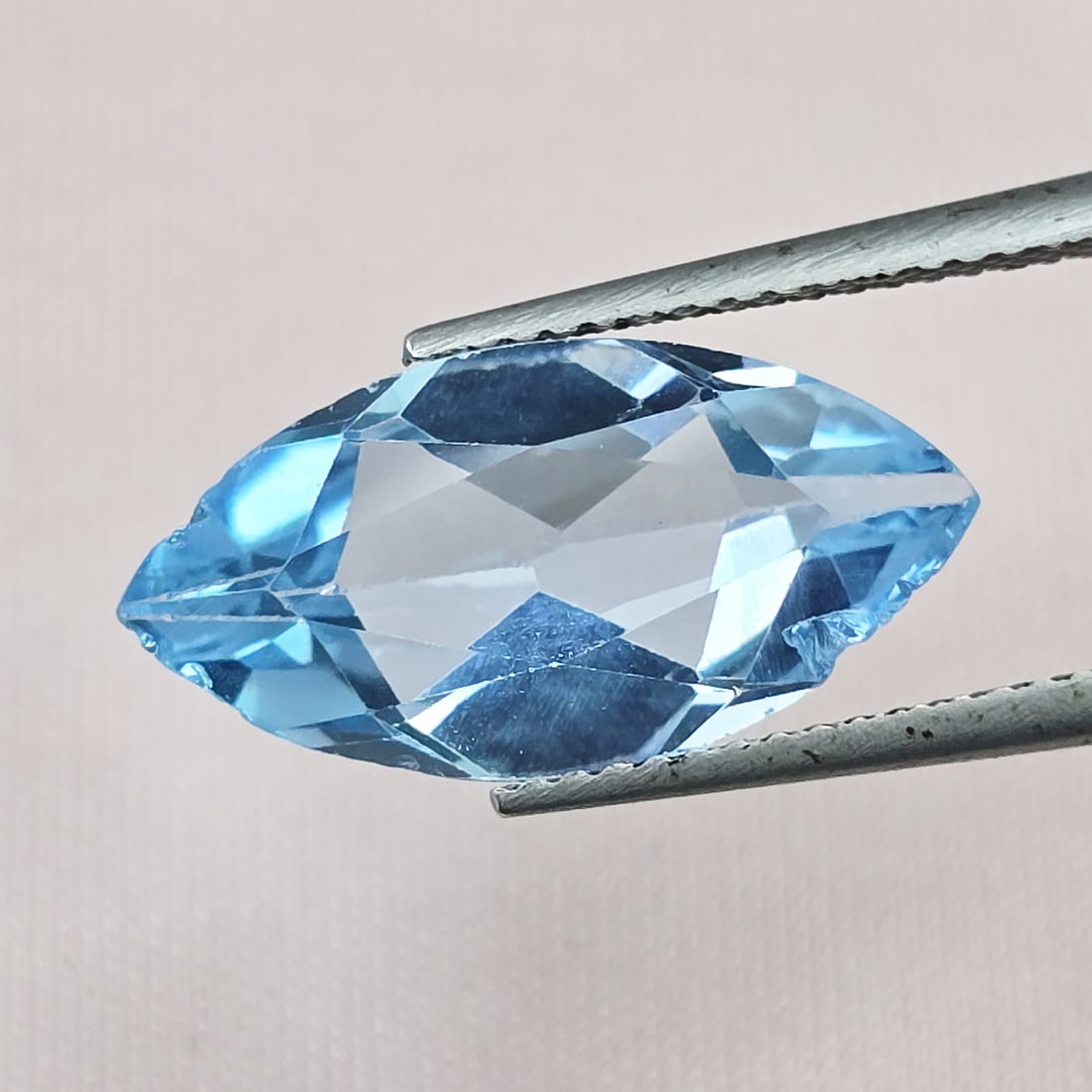 5.18 ct Natural Blue Topaz: Gemstones: Natural Blue Topaz /Carat Weights: 5.18 ct /Size or Dimensions: 17.90 X 9 X 4.90 mm /Treatment: Irradiated