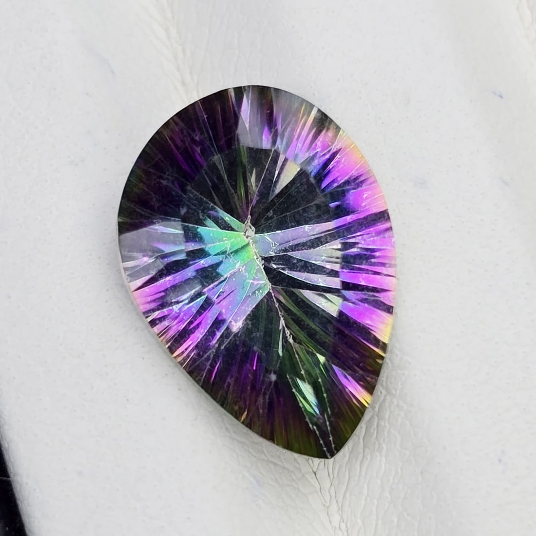5.85 ct "Top Qulaity" Natural Rainbow Mystic Quartz: Gemstones: Natural Mystic Quartz /Carat Weights: 5.85 ct /Size or Dimensions: 13.20 X 9.80 X 6.50 mm /Treatment: Coated