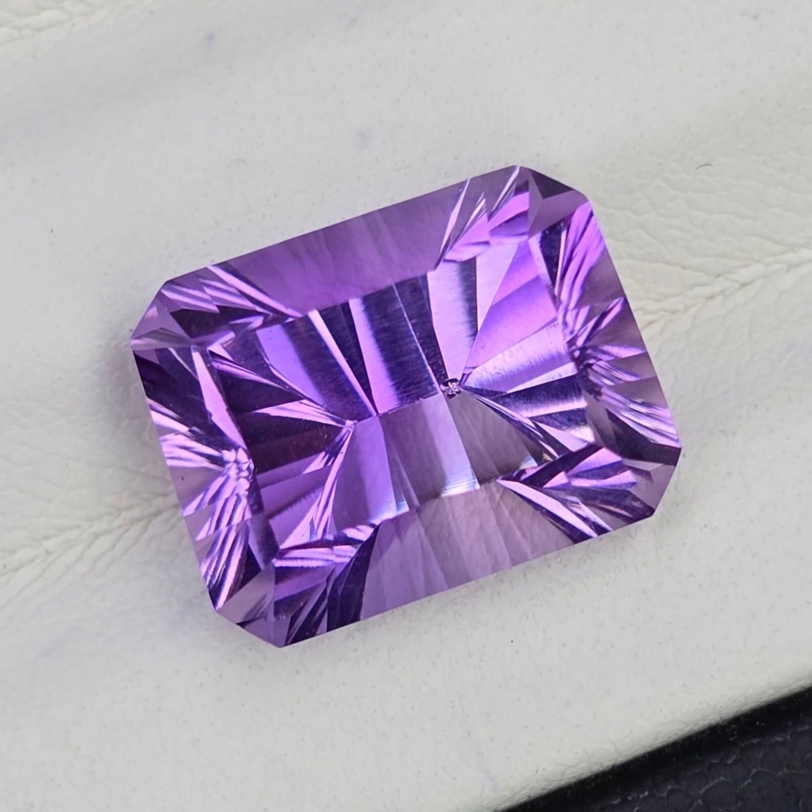 6.30 ct "Top Quality" Natural Brazilian Amethyst Concave Cut: Gemstones: Natural African Amethyst /Carat Weights: 6.30 ct /Size or Dimensions: 12.50 X 9.80 X 8.20 mm /Origin : Africa