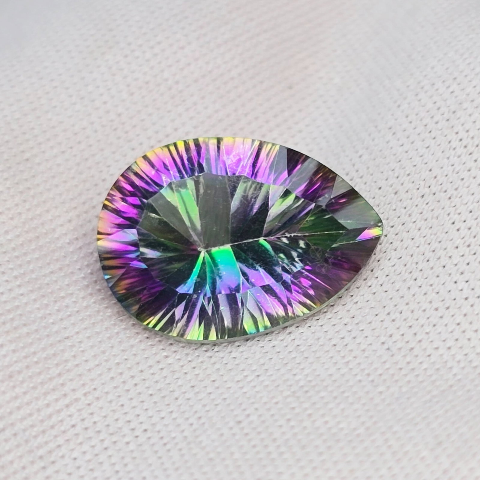 6.35 ct "Top Qulaity" Natural Rainbow Mystic Quartz Concave: Gemstones: Natural Mystic Quartz /Carat Weights: 6.35 ct /Size or Dimensions: 14 X 10 X 6.50 mm /Treatment: Coated