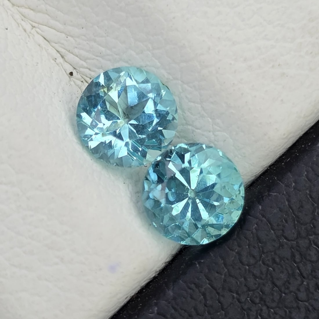 0.98 ct Natural Paraiba Neon Green Apatite: Gemstones: Natural Neon Green Apatite /Carat Weights: 0.98 ct /Size or Dimensions: 4.50 X 4.60 X 3.00 To 4.00 mm Approx