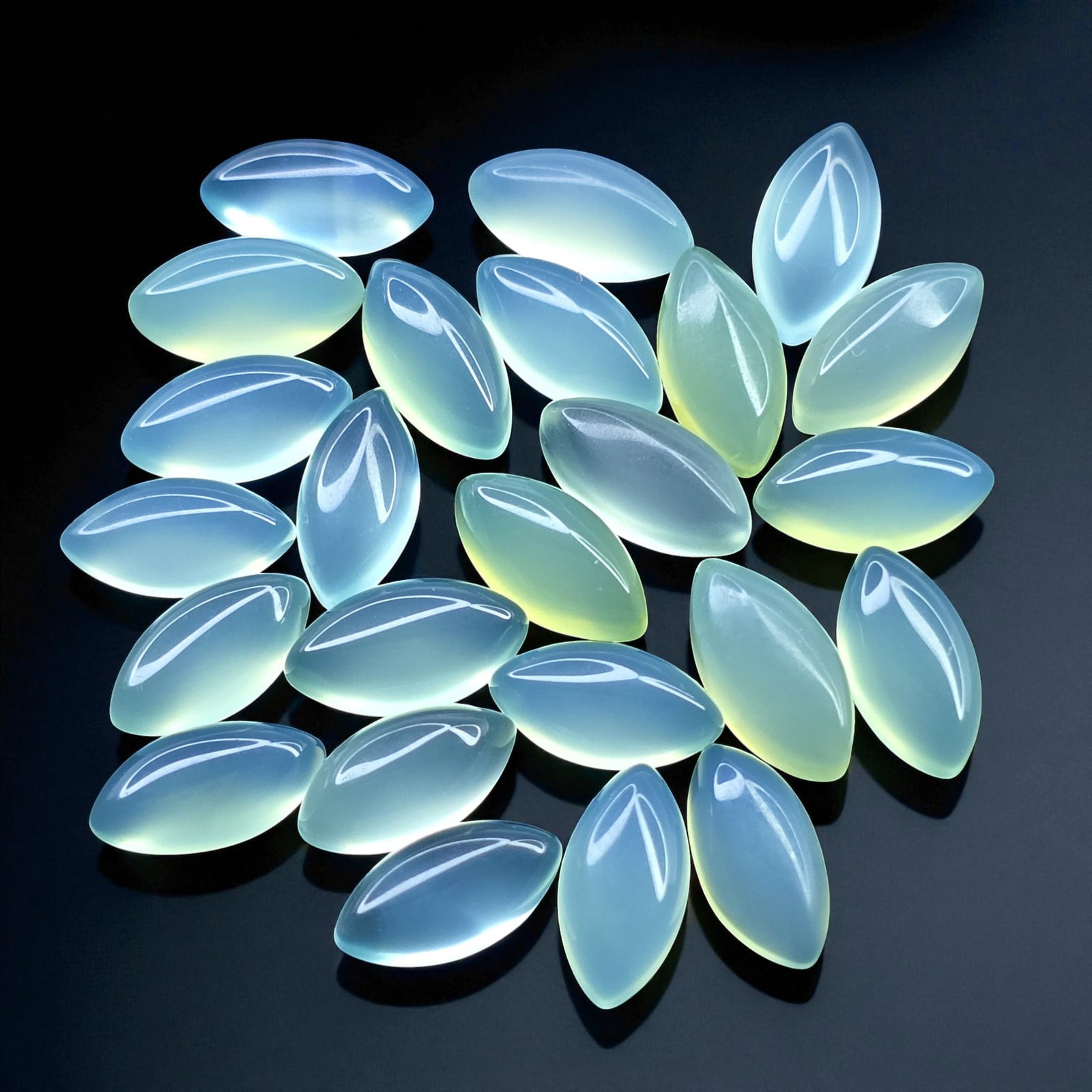 18.38 ct Natural Chalcedony Marquise Set: Gemstones: Natual Chalcedony /Carat Weights: 18.38 ct /Size or Dimensions: 8 X 4 mm