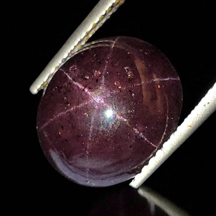 11.66 Ct Unheated Natural Star Garnet: Gemstones: Natural Star Garnet /Carat Weights: 11.66 ct /Size or Dimensions: 12.70 X 11.30 X 7 mm /Treatment: None