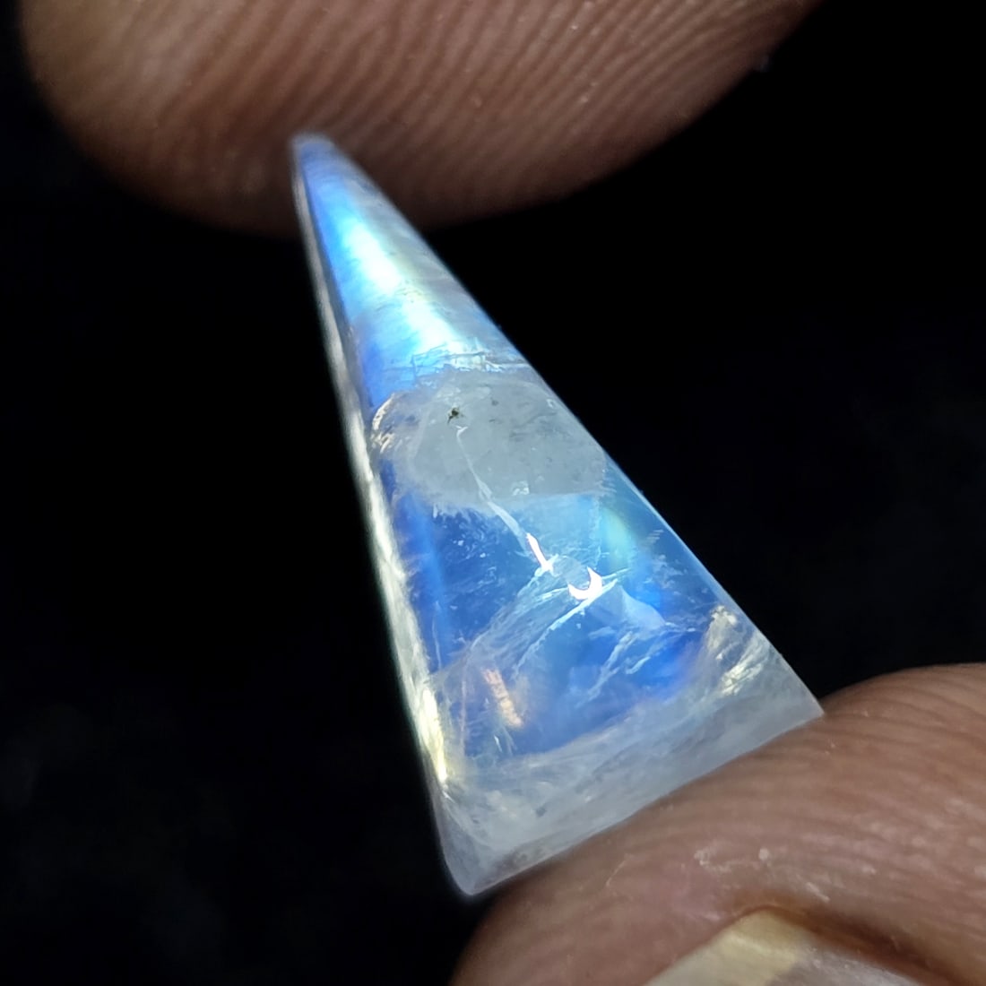 3.34 Ct "Top Quality" Natural Royal Blue Moonstone: Gemstones: Natural Blue Moonstone /Carat Weights: 3.34 Ct /Size or Dimensions: 14.60 X 7.30 X 5.70 mm