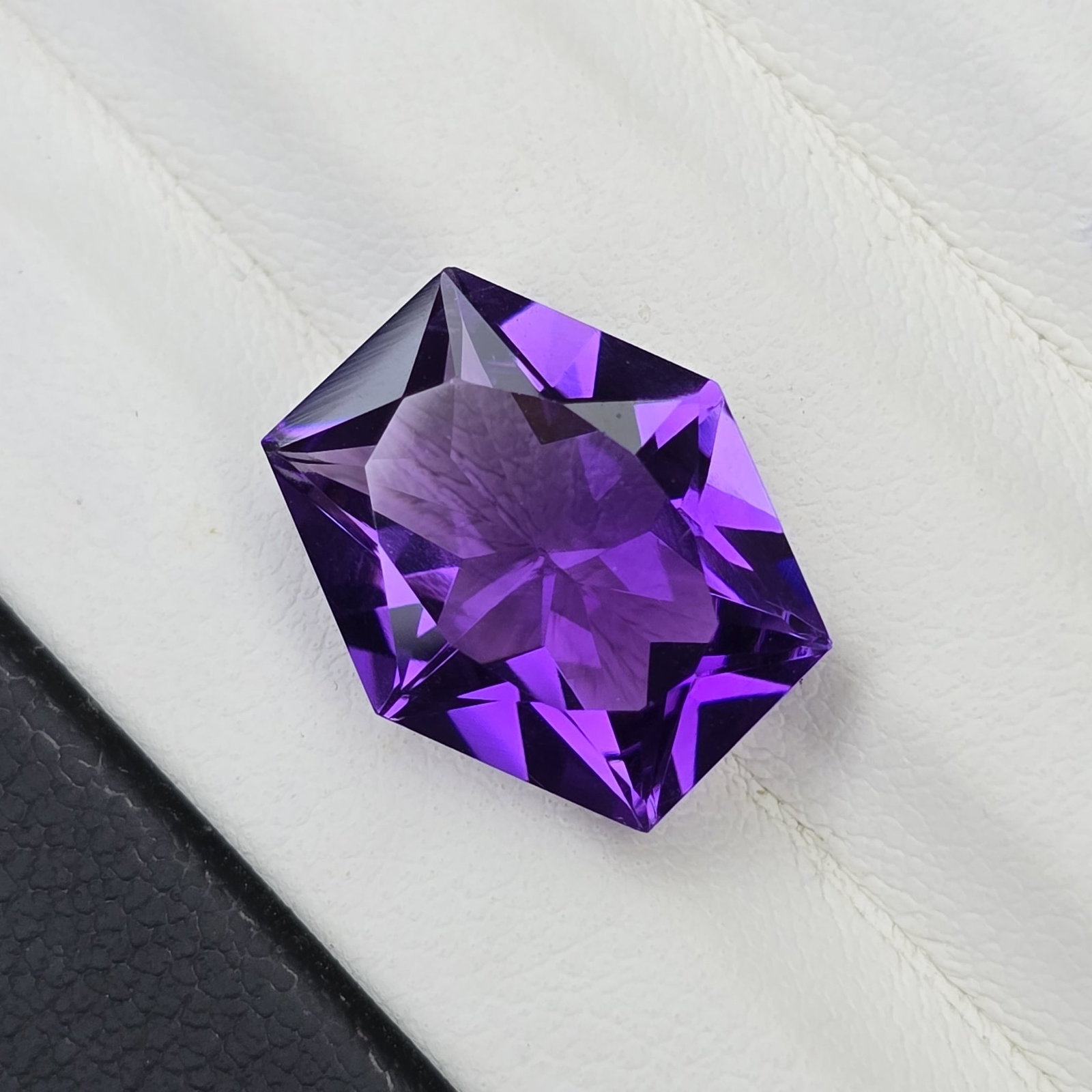 5.97 Ct "Top Quality" Natural Deep Purple African Amethyst: Gemstones: Natural Amethyst /Carat Weights: 5.97 Ct /Size or Dimensions: 13.60 X 11.60 X 7 mm / Treatment: No