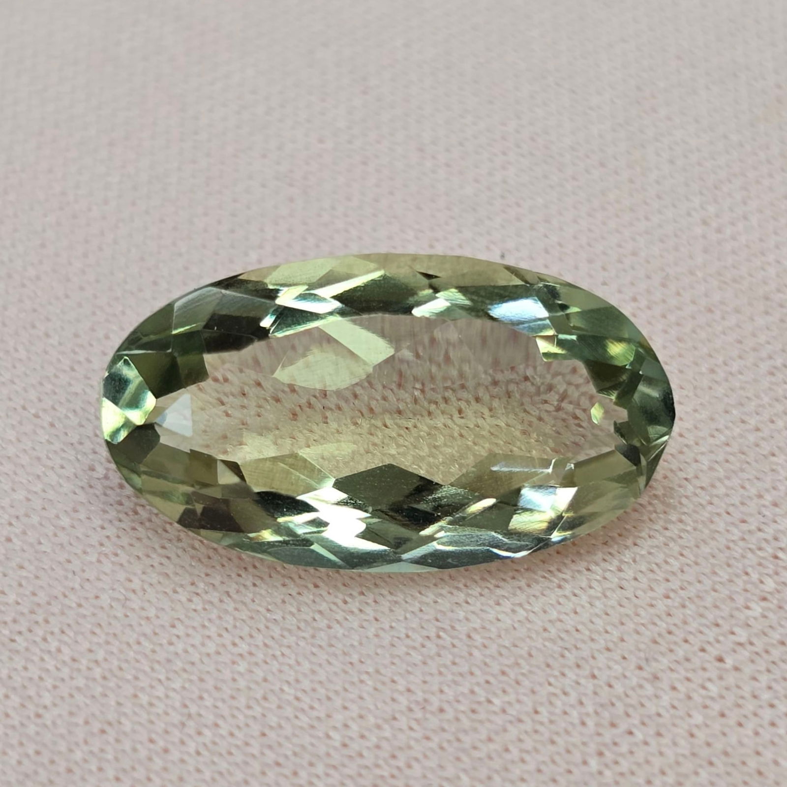 6.76 Ct "Top Quality" Natural Green Amethyst: Gemstones: Natural Green Amethyst /Carat Weights: 6.76 Ct /Size or Dimensions: 17 X 9.40 X 6.50 mm / Treatment: Heated