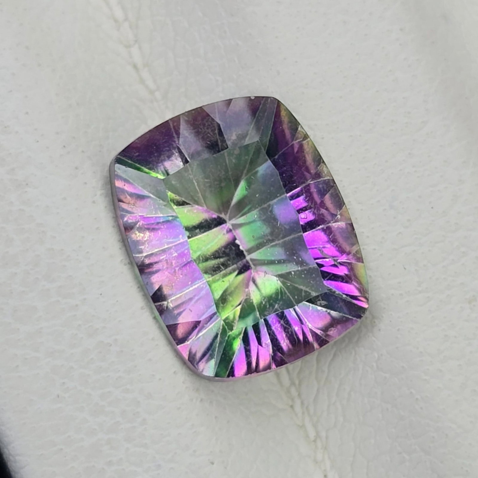 3.21 ct "Top Qulaity" Natural Rainbow Mystic Quartz Concave: Gemstones: Natural Mystic Quartz /Carat Weights: 3.21 ct /Size or Dimensions: 10 X 8 X 4.80 mm /Treatment: Coated