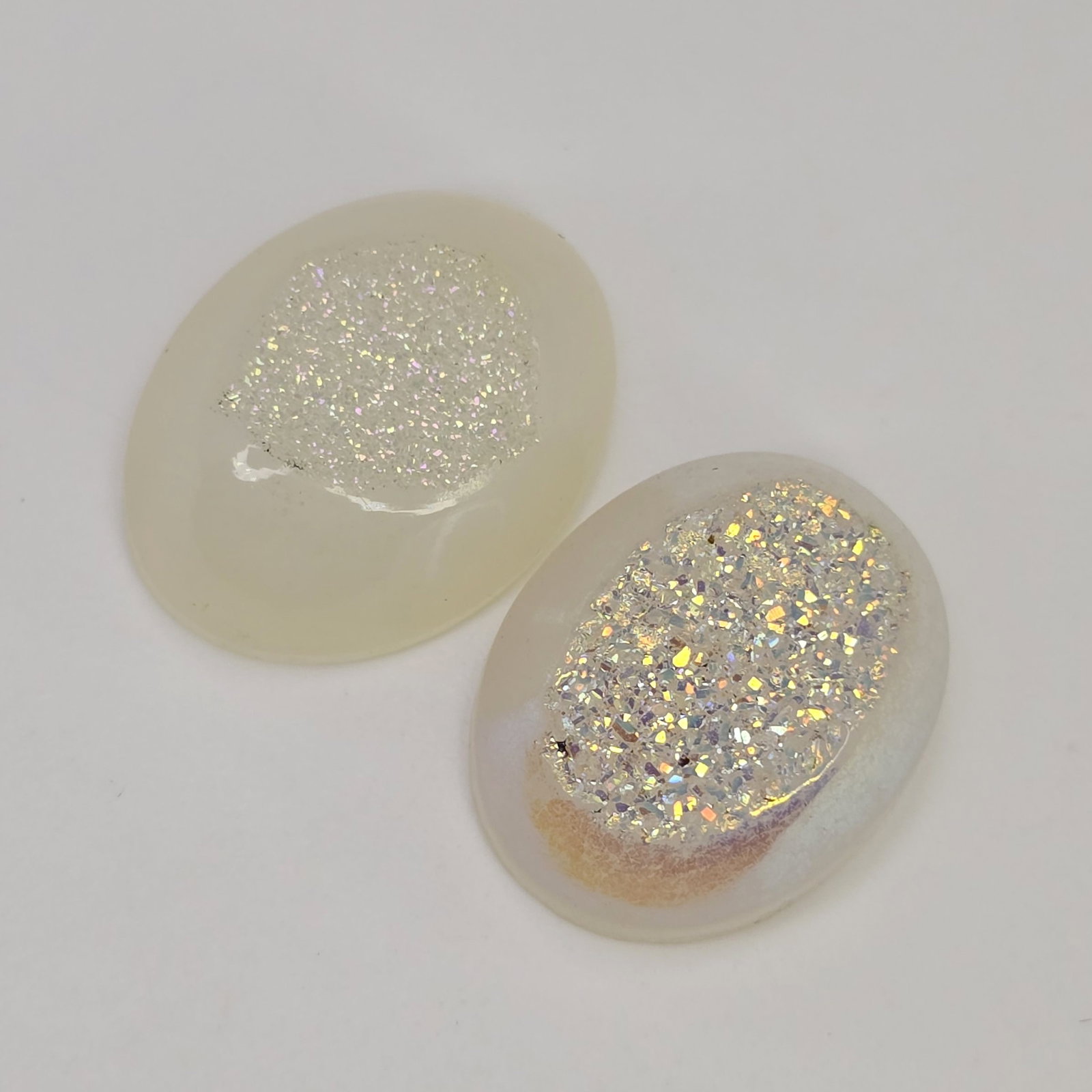 28.84 ct Natural Good Druzy Pair: Gemstones: Natural Druzy /Carat Weights: 28.84 ct /Size or Dimensions: 19.20 X 15 X 6.00 to 7.40 mm /Treatment: Dyed