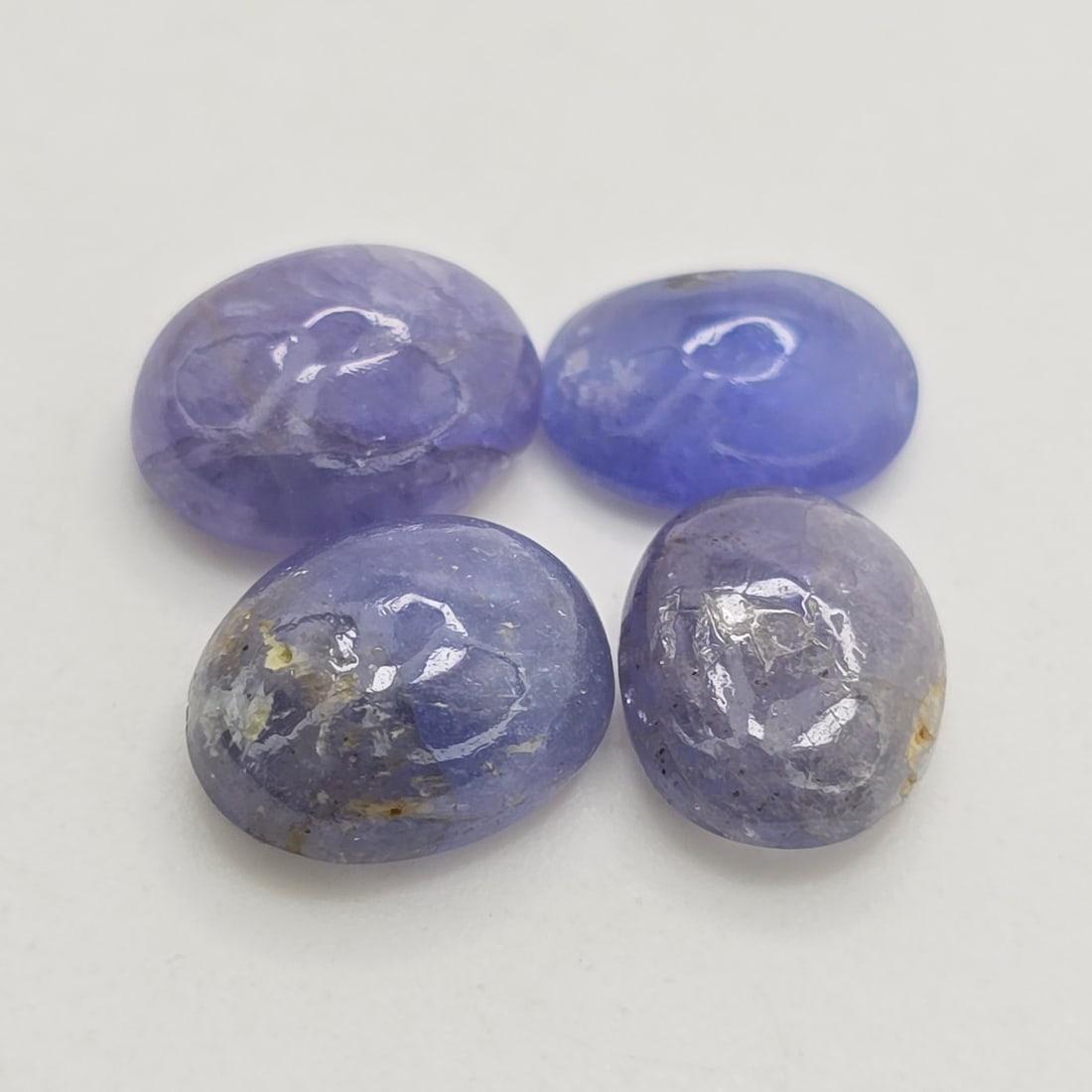 7.97 Ct Natural Tanzanite Lot: Gemstones: Natural Tanzanite /Carat Weights: 7.97 ct /Size or Dimensions: 9 X 7 mm Approx /Origin : Tanzania