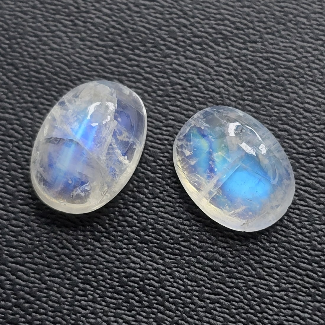 2.60 Ct Natural Royal Blue Moonstone Pair: Gemstones: Natural Blue Moonstone /Carat Weights: 2.60 Ct /Size or Dimensions: 8 X 6 mm