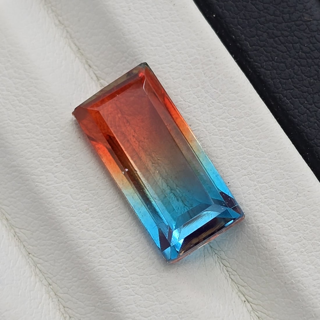 6.67 Ct "Beautiful"Aqua Terra Costa Doublet Quartz: "Gemstones: Natural Quartz /Carat Weights: 6.67 ct /Size or Dimensions: 16 X 8 mm Approx /Treatment: Doublet QuartzThis beautiful gemstone is crafted from two layers of natural quartz, forming a stunn