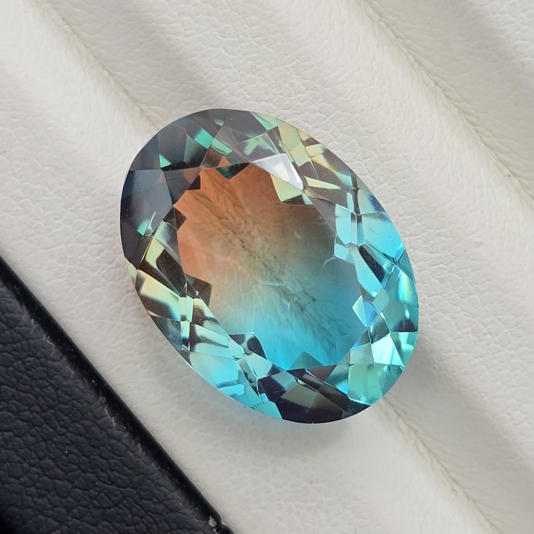 12.46 Ct "Beautiful"Aqua Terra Costa Doublet Quartz: "Gemstones: Natural Quartz /Carat Weights: 12.46 ct /Size or Dimensions: 18 X 13 mm Approx /Treatment: Doublet QuartzThis beautiful gemstone is crafted from two layers of natural quartz, forming a stu