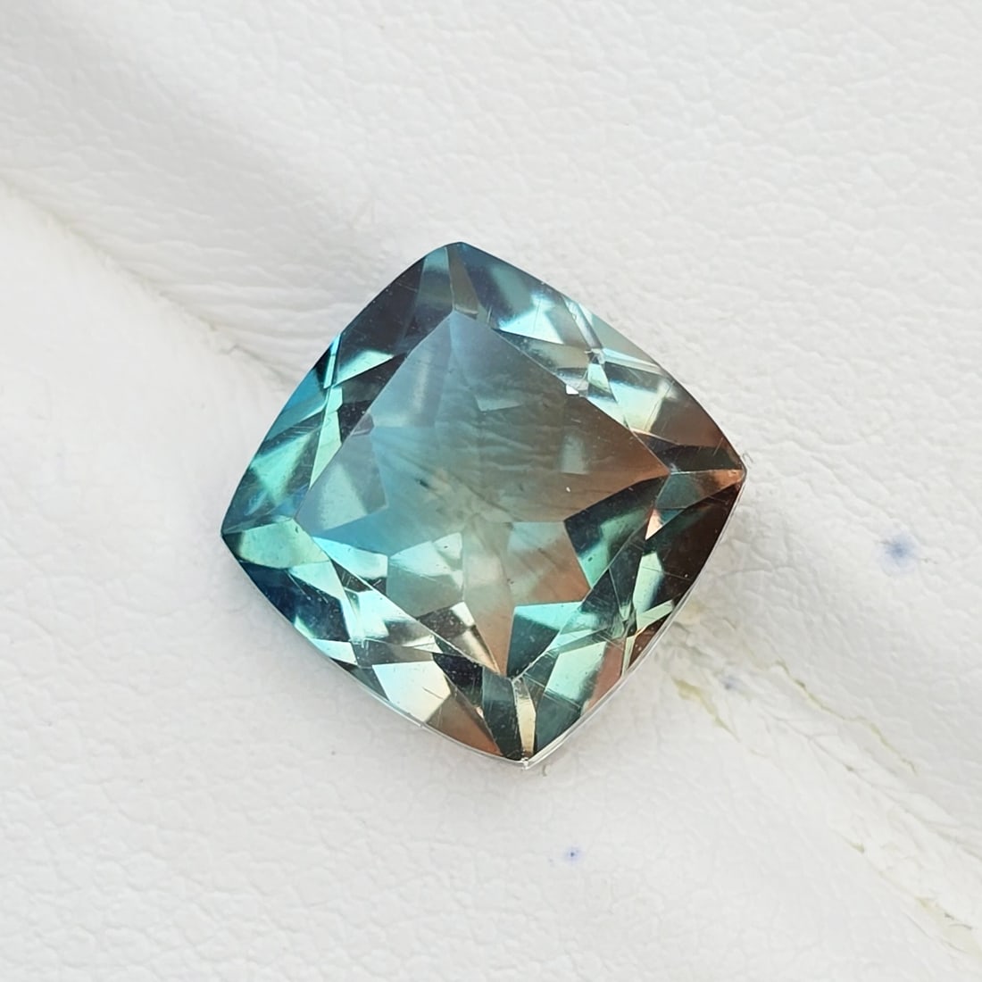 4.64 Ct "Beautiful"Aqua Terra Costa Doublet Quartz: "Gemstones: Natural Quartz /Carat Weights: 4.64 ct /Size or Dimensions: 10 X 10 mm Approx /Treatment: Doublet QuartzThis beautiful gemstone is crafted from two layers of natural quartz, forming a stun