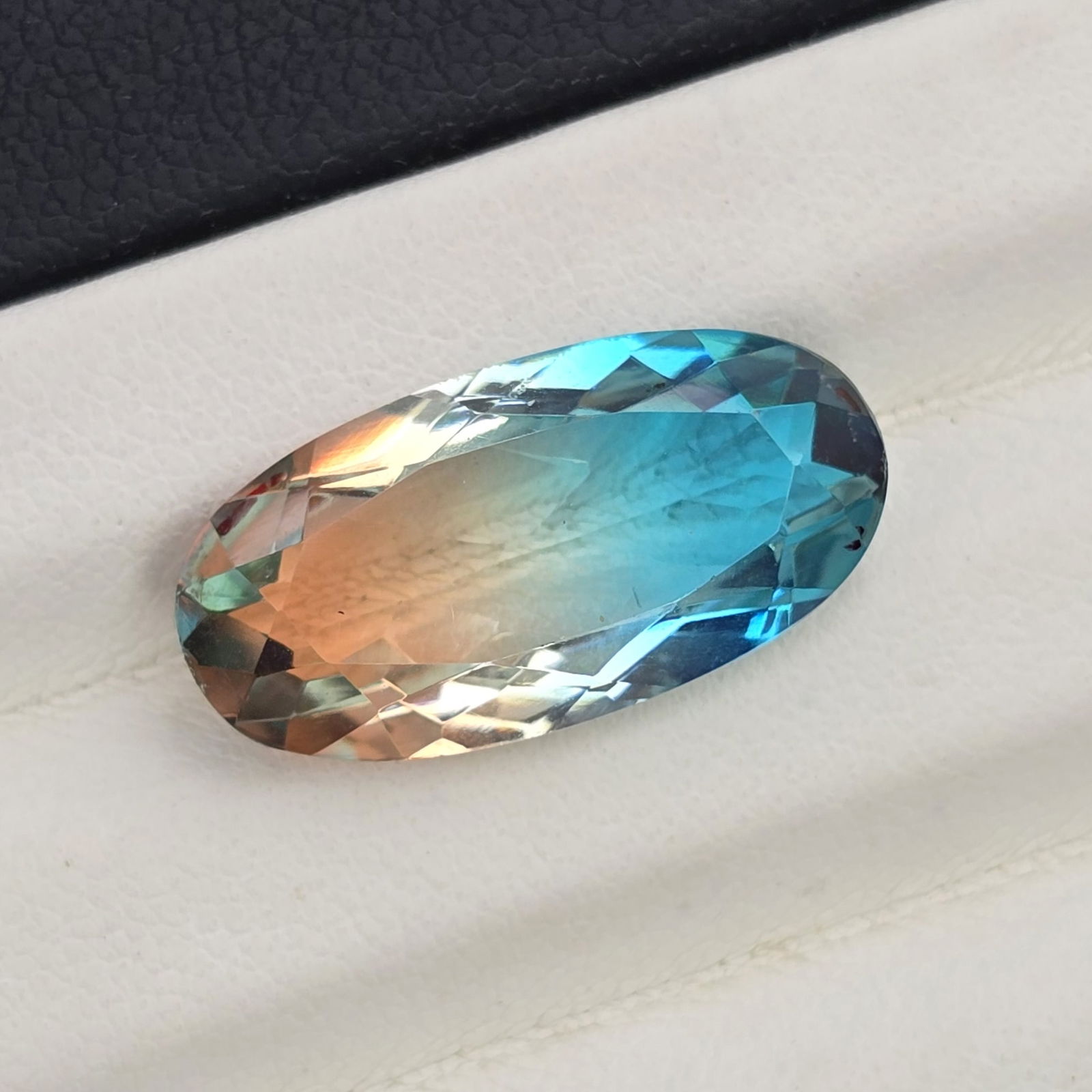 9.48 Ct "Beautiful"Aqua Terra Costa Doublet Quartz: "Gemstones: Natural Quartz /Carat Weights: 9.48 ct /Size or Dimensions: 20 X 10 mm Approx /Treatment: Doublet QuartzThis beautiful gemstone is crafted from two layers of natural quartz, forming a stun