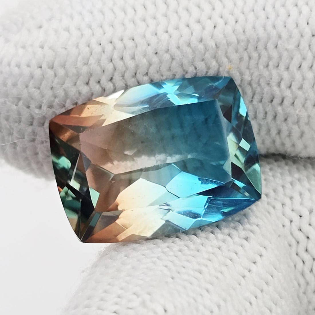 10.49 Ct "Beautiful"Aqua Terra Costa Doublet Quartz: "Gemstones: Natural Quartz /Carat Weights: 10.49 ct /Size or Dimensions: 16 X 12 mm Approx /Treatment: Doublet QuartzThis beautiful gemstone is crafted from two layers of natural quartz, forming a stu