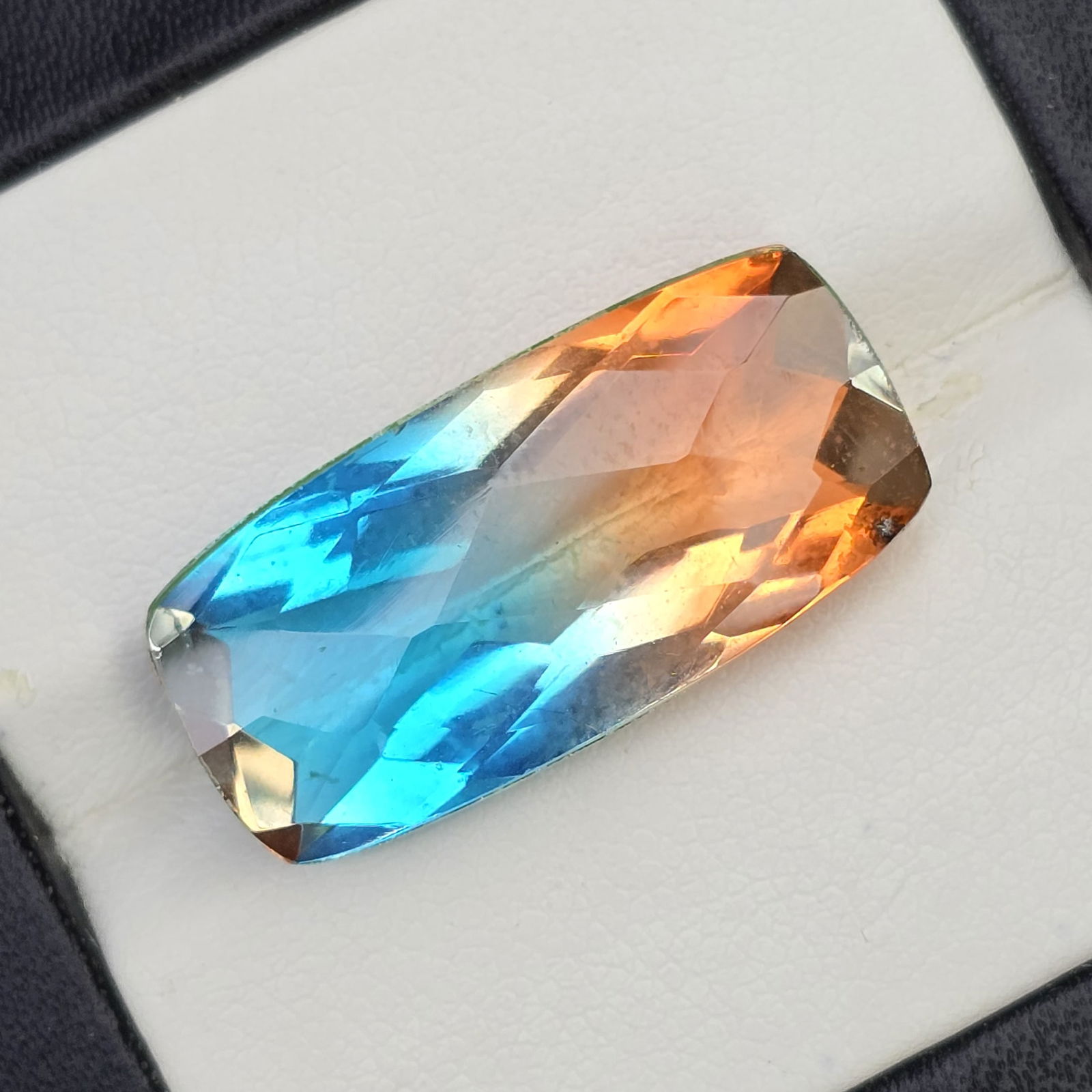 17.73 Ct "Beautiful"Aqua Terra Costa Doublet Quartz: "Gemstones: Natural Quartz /Carat Weights: 17.73 ct /Size or Dimensions: 25 X 12 mm Approx /Treatment: Doublet QuartzThis beautiful gemstone is crafted from two layers of natural quartz, forming a stu