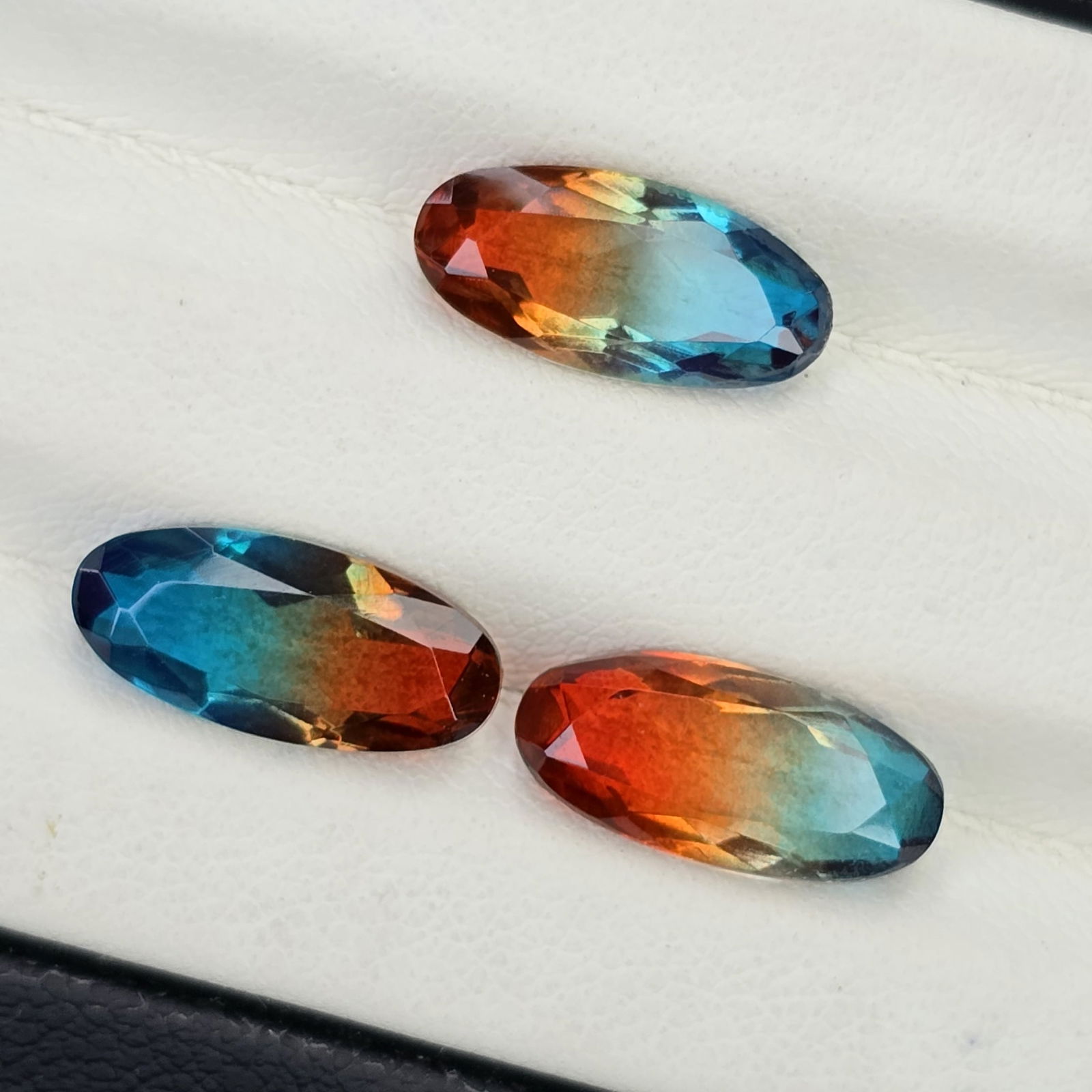 7.54 Ct "Beautiful"Aqua Terra Costa Doublet Quartz Set: "Gemstones: Natural Quartz /Carat Weights: 7.54 ct /Size or Dimensions: 13 X 6 mm Approx /Treatment: Doublet QuartzThis beautiful gemstone is crafted from two layers of natural quartz, forming a stunn