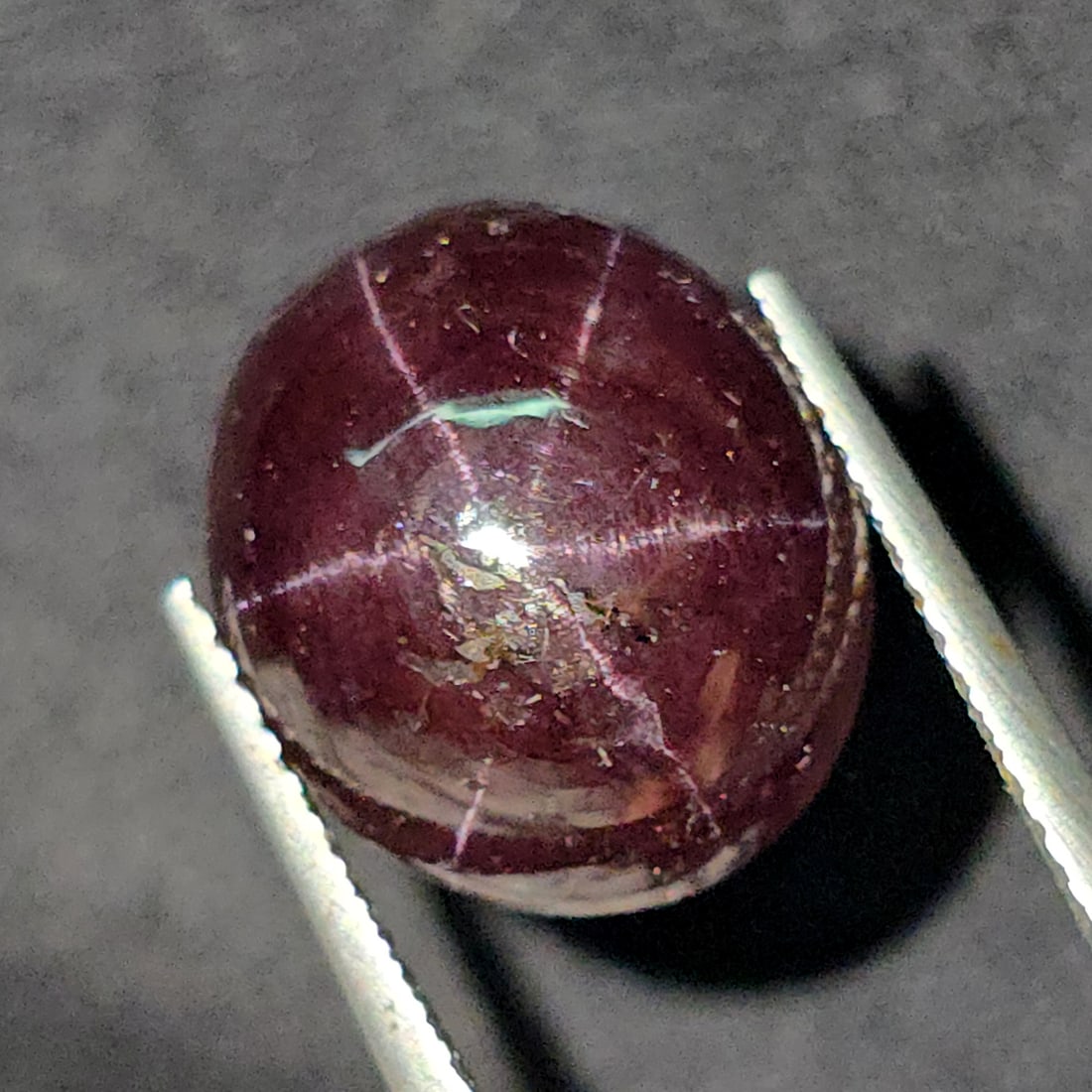 9.63 Ct Unheated Natural Star Garnet: Gemstones: Natural Star Garnet /Carat Weights: 9.63 ct /Size or Dimensions: 12.40 X 11.60 X 5.60 mm /Treatment: None